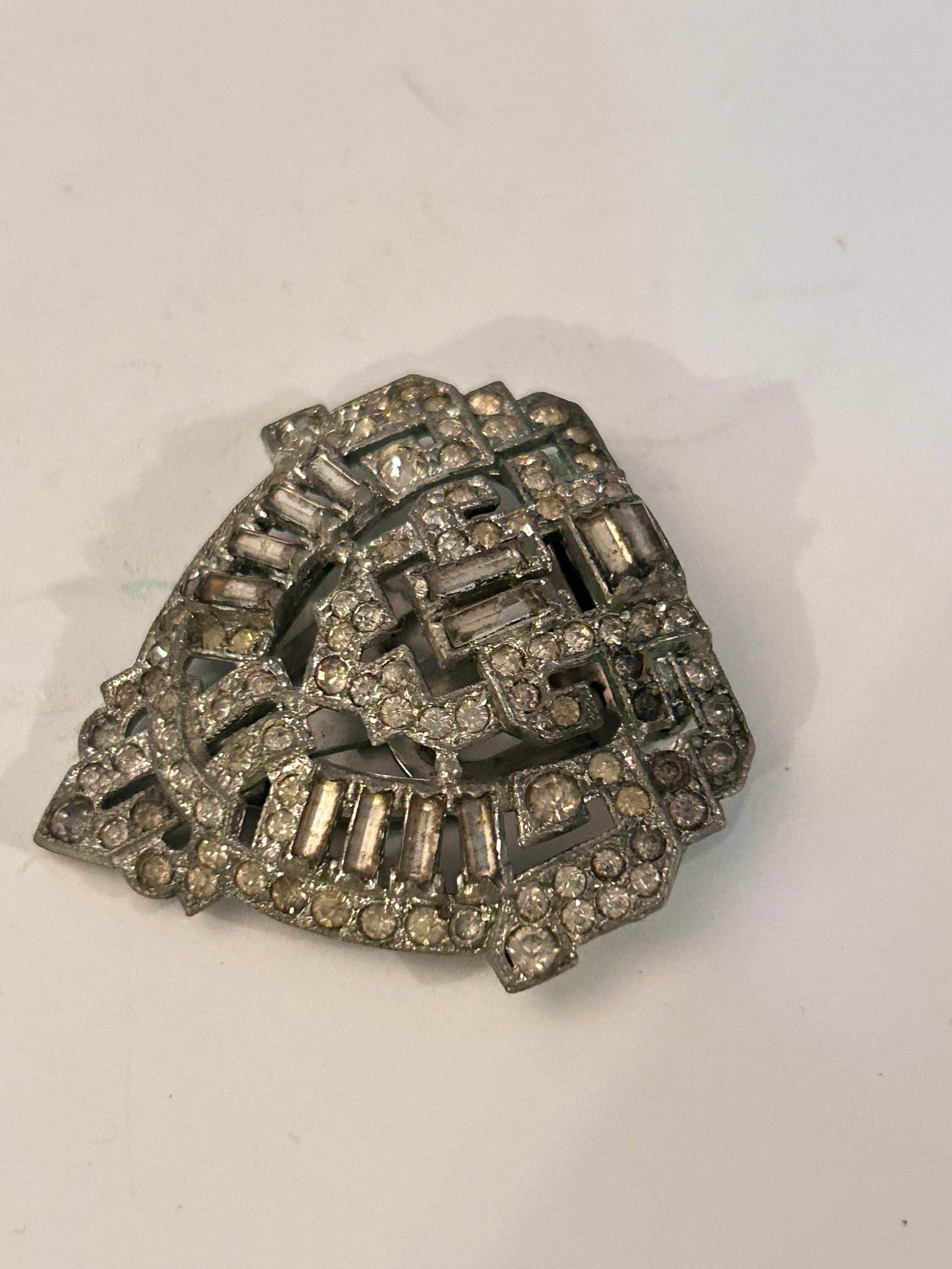 Vintage Rhinestone Shoe Clip: Vintage Rhinestone Shoe Clip Please view all photos as they are part of the description and condition of this Item, Feel free to contact me with questions or picture requests! Used Item AS IS
