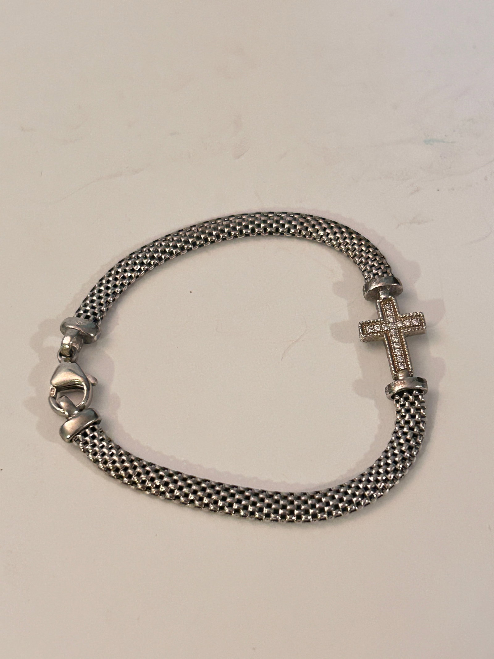 Vintage Sterling Silver Cross Mesh Bracelet Sz 7": Vintage Sterling Silver Cross Mesh Bracelet Sz 7" Please view all photos as they are part of the description and condition of this Item, Feel free to contact me with questions or picture requests! Use