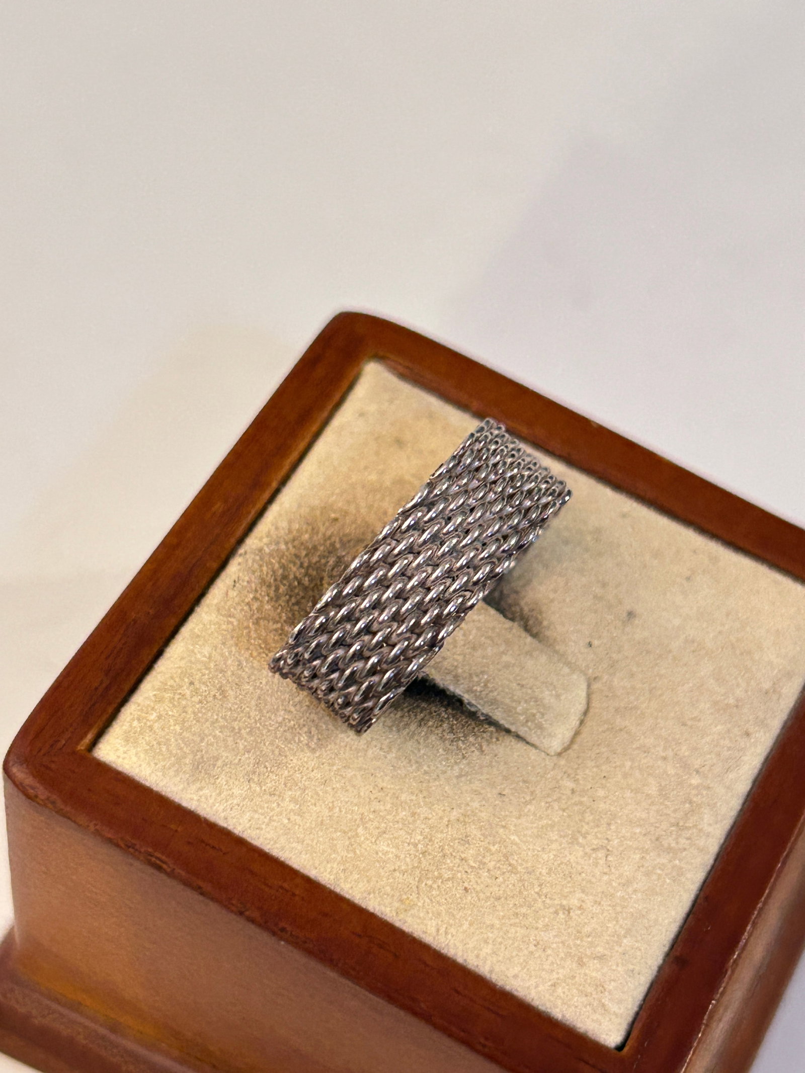 Vintage Sterling Silver Tiffany Style Mesh Ring Sz 7: Vintage Sterling Silver Tiffany Style Mesh Ring Sz 7 Please view all photos as they are part of the description and condition of this Item, Feel free to contact me with questions or picture requests! 
