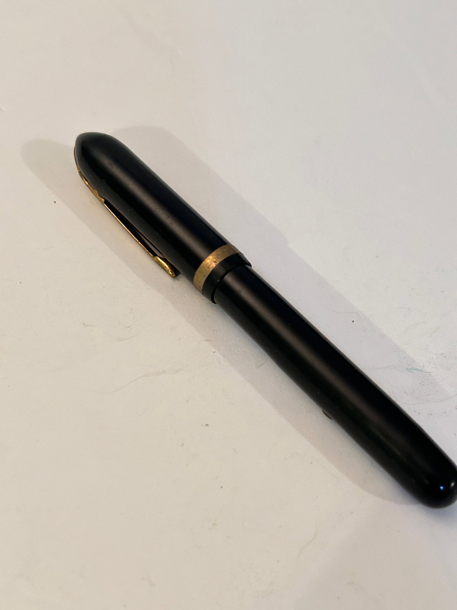 Vintage federal fountain pen: Vintage federal fountain pen Please view all photos as they are part of the description and condition of this Item, Feel free to contact me with questions or picture requests! Used Item AS IS