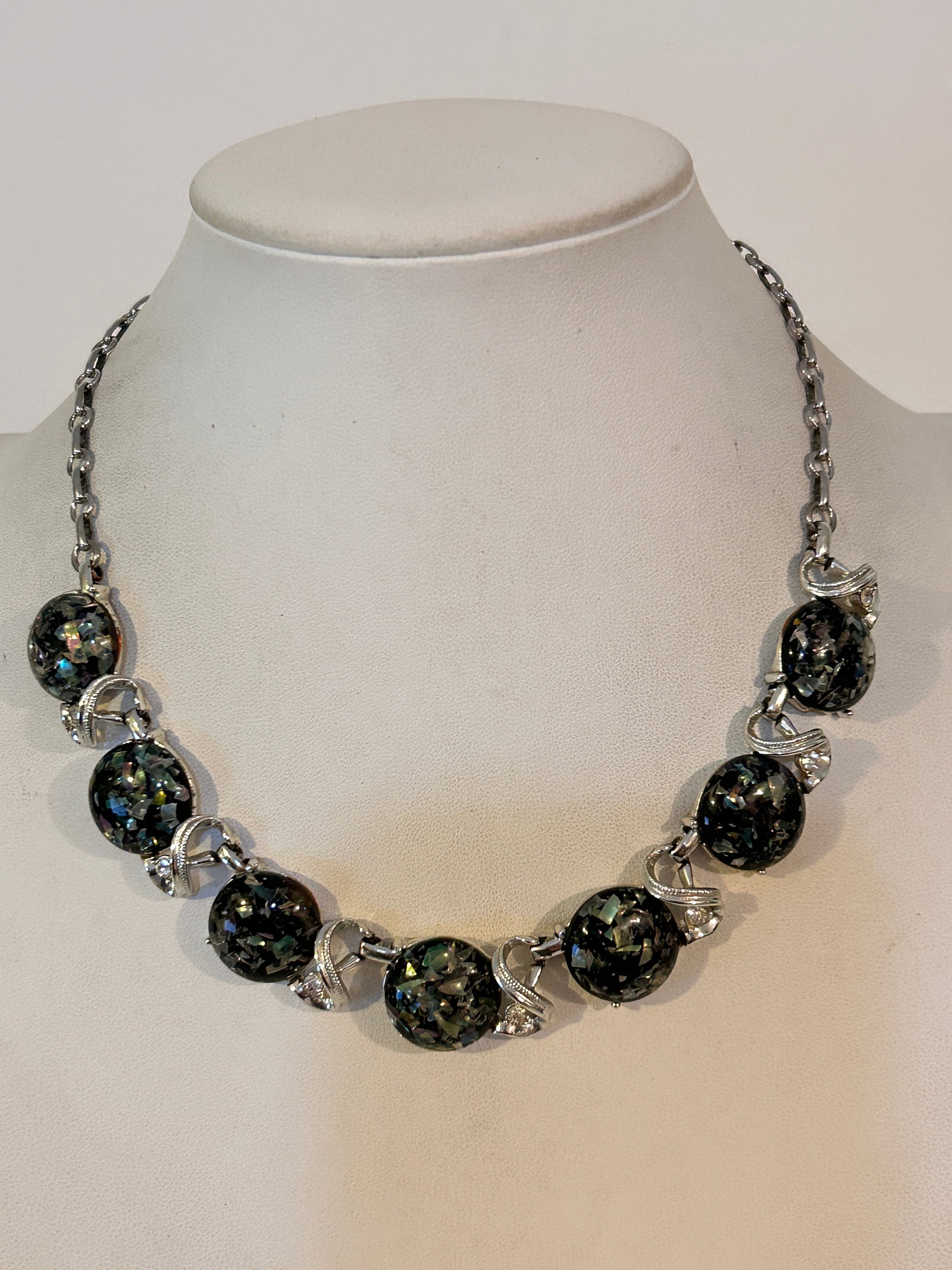 Vintage Coro Necklace Sz 18": Vintage Coro Necklace Sz 18" Please view all photos as they are part of the description and condition of this Item, Feel free to contact me with questions or picture requests! Used Item AS IS