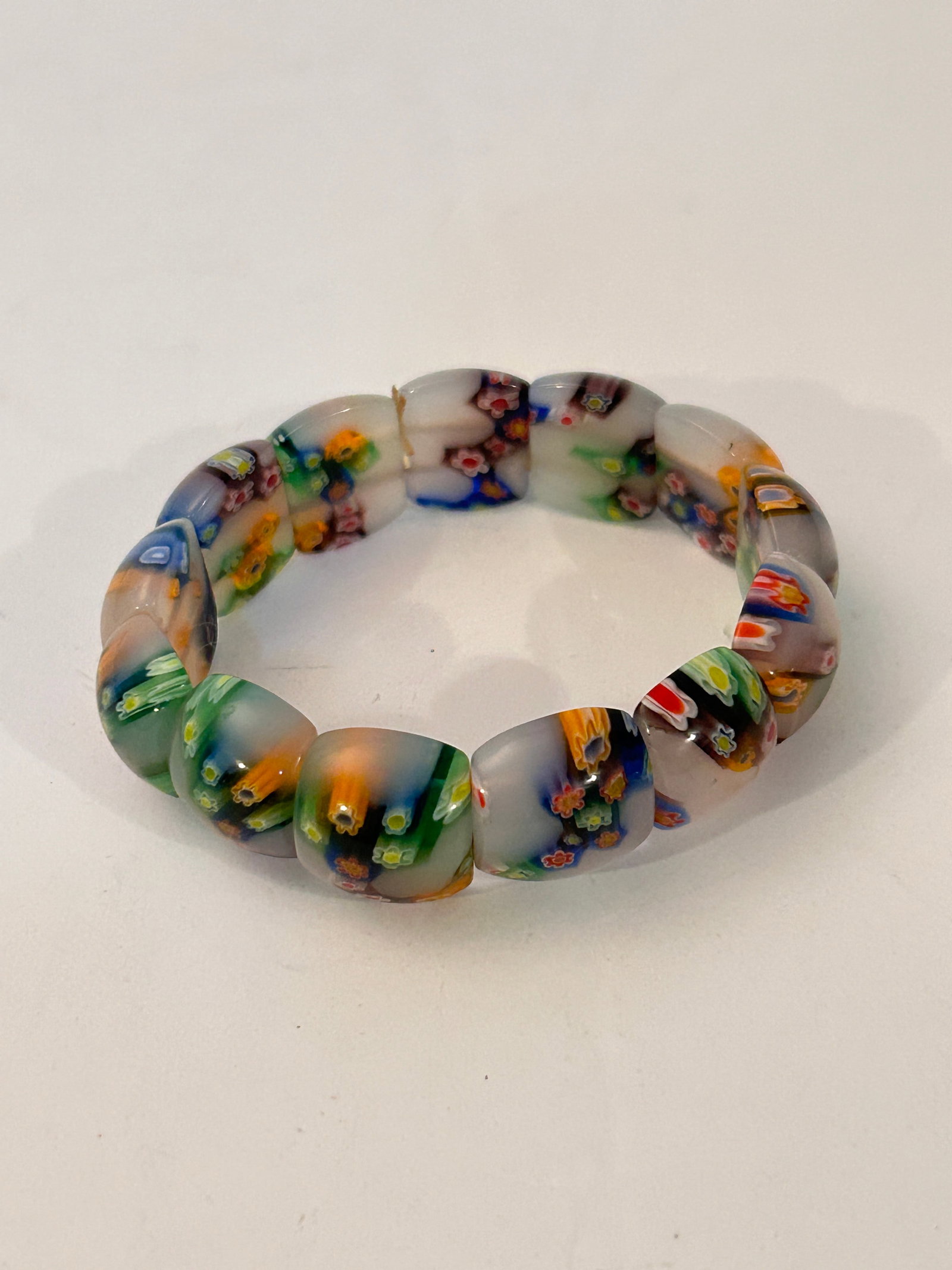 Vintage Murano Stretch Bracelet: Vintage Murano Stretch Bracelet Please view all photos as they are part of the description and condition of this Item, Feel free to contact me with questions or picture requests! Used Item AS IS
