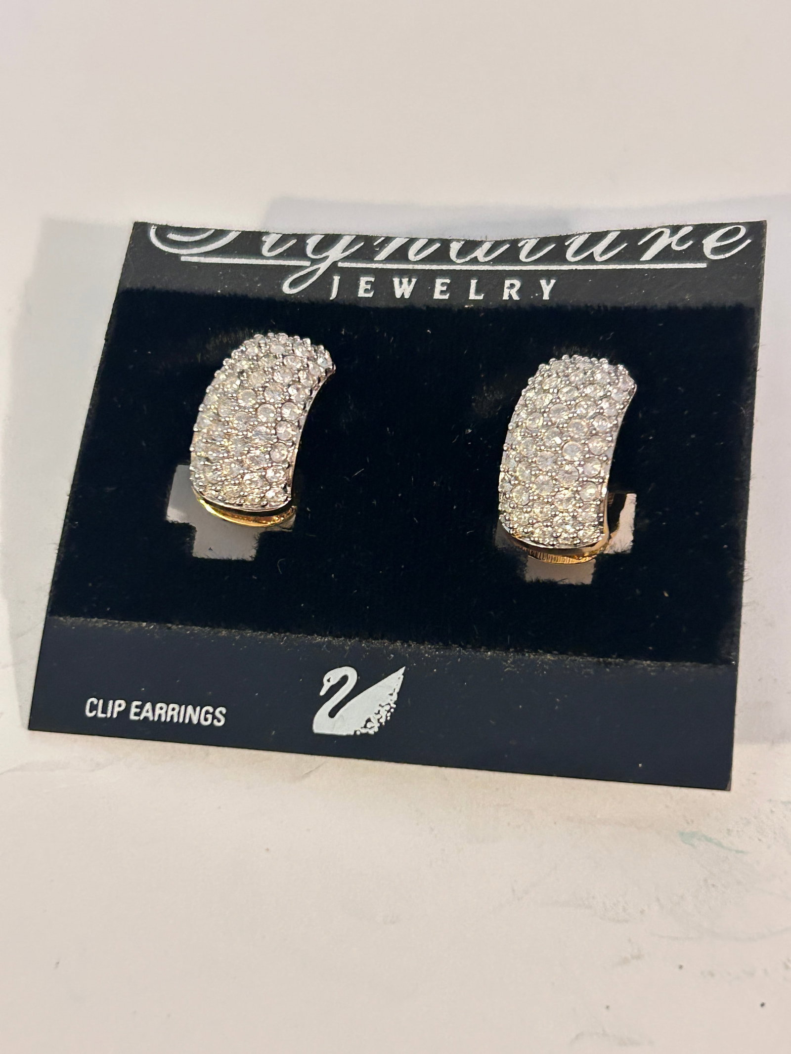 Vintage Swarovski Earrings: Vintage Swarovski Earrings Please view all photos as they are part of the description and condition of this Item, Feel free to contact me with questions or picture requests! Used Item AS IS