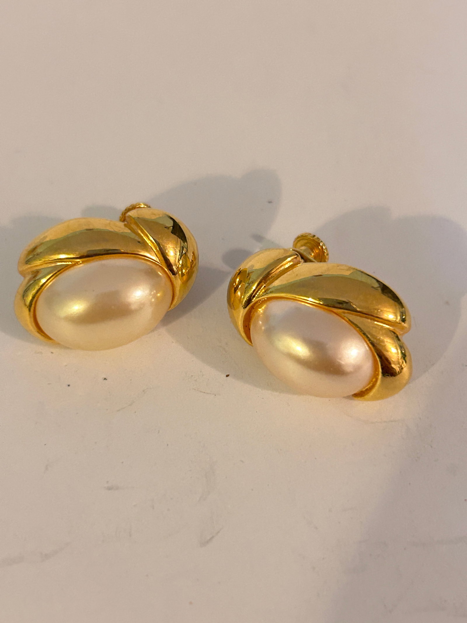 Vintage Napier Earrings: Vintage Napier Earrings Please view all photos as they are part of the description and condition of this Item, Feel free to contact me with questions or picture requests! Used Item AS IS