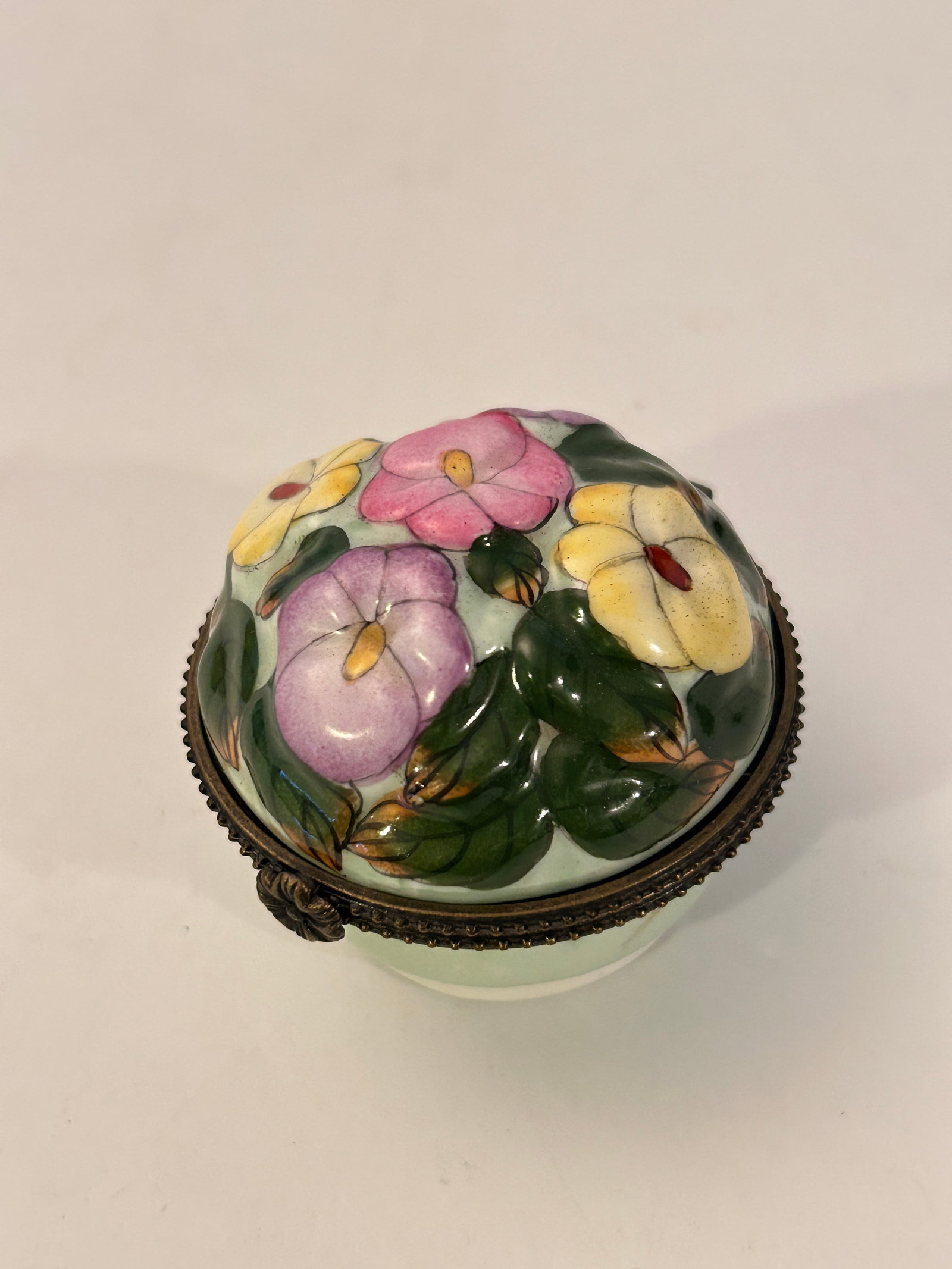 Vintage Mini trinkit floral case: Vintage Mini trinkit floral case Please view all photos as they are part of the description and condition of this Item, Feel free to contact me with questions or picture requests! Used Item AS IS