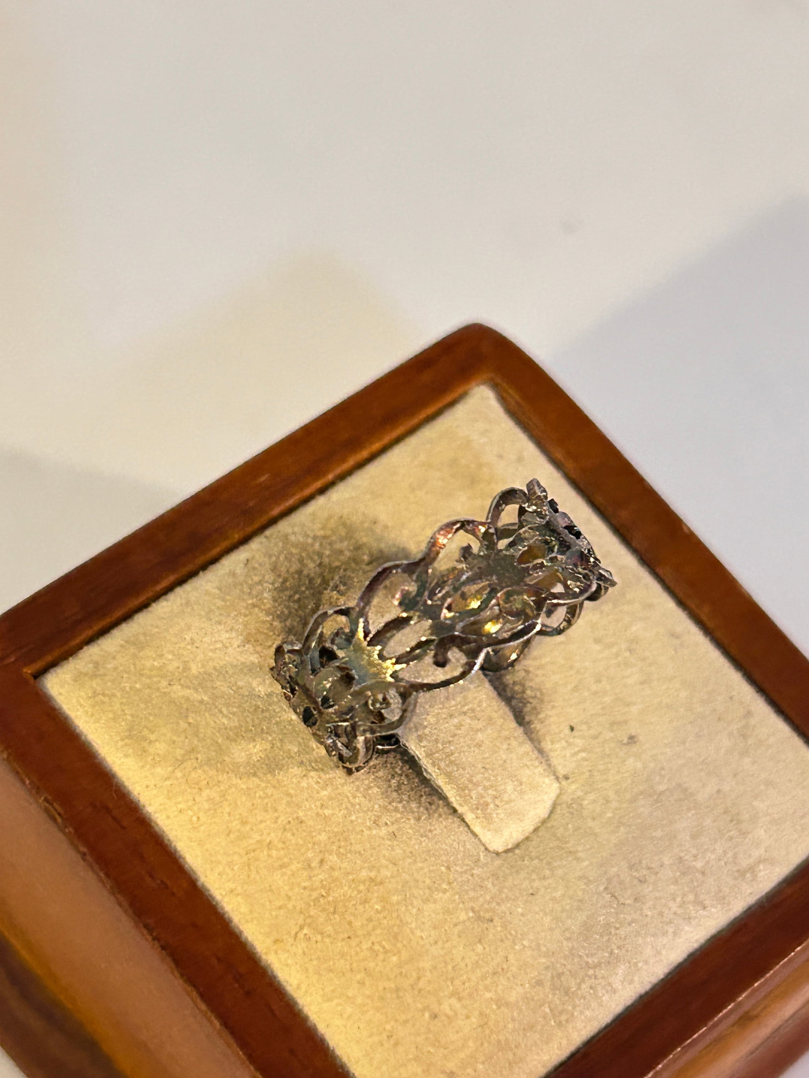 Vintage Sterling Silver NF Filigree band Ring Sz 10: Vintage Sterling Silver NF Filigree band Ring Sz 10 Please view all photos as they are part of the description and condition of this Item, Feel free to contact me with questions or picture requests! U