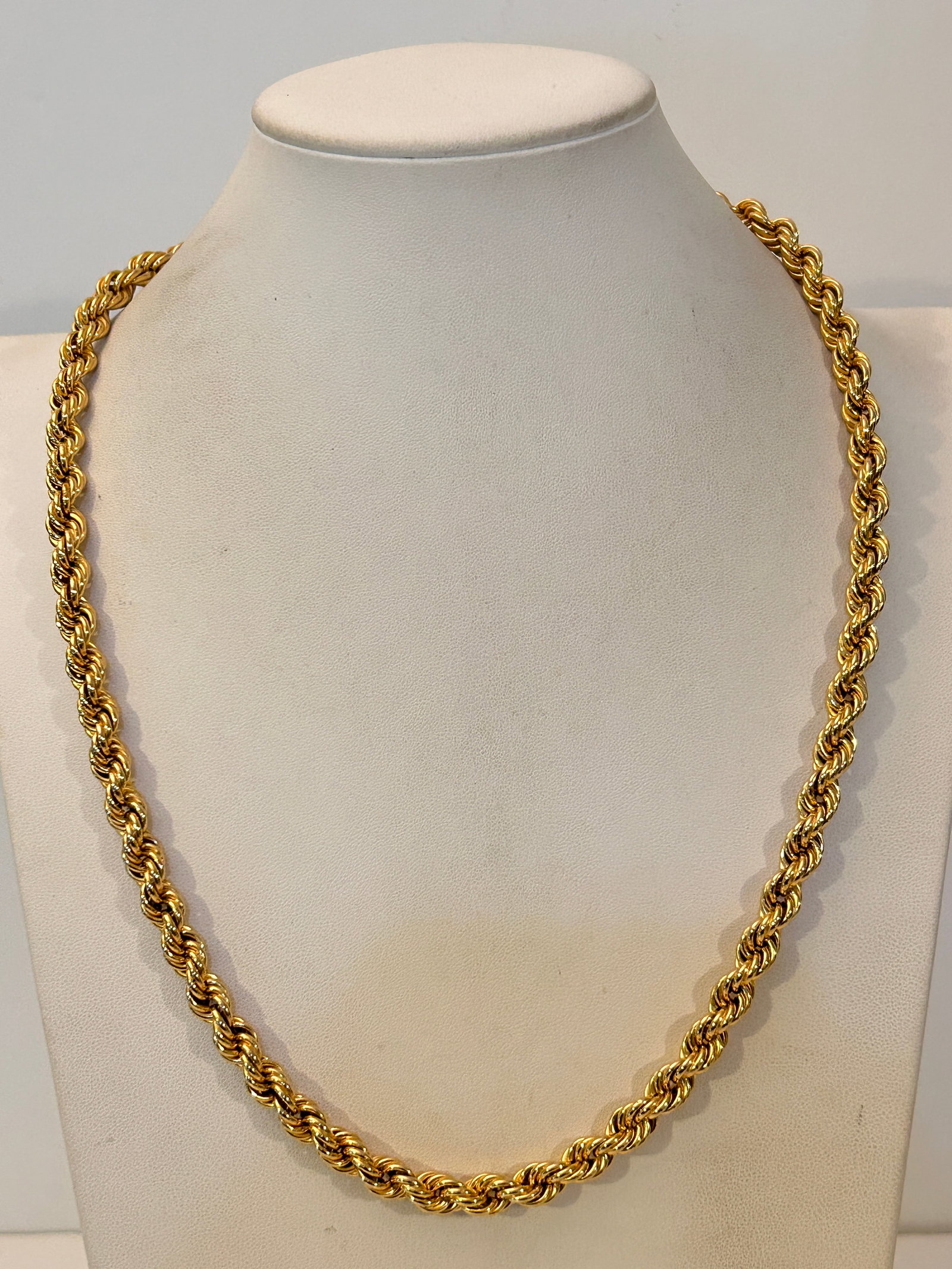 Vintage Anne Klien goldtone rope chain Necklace Sz 24": Vintage Anne Klien goldtone rope chain Necklace Sz 24" Please view all photos as they are part of the description and condition of this Item, Feel free to contact me with questions or picture requests
