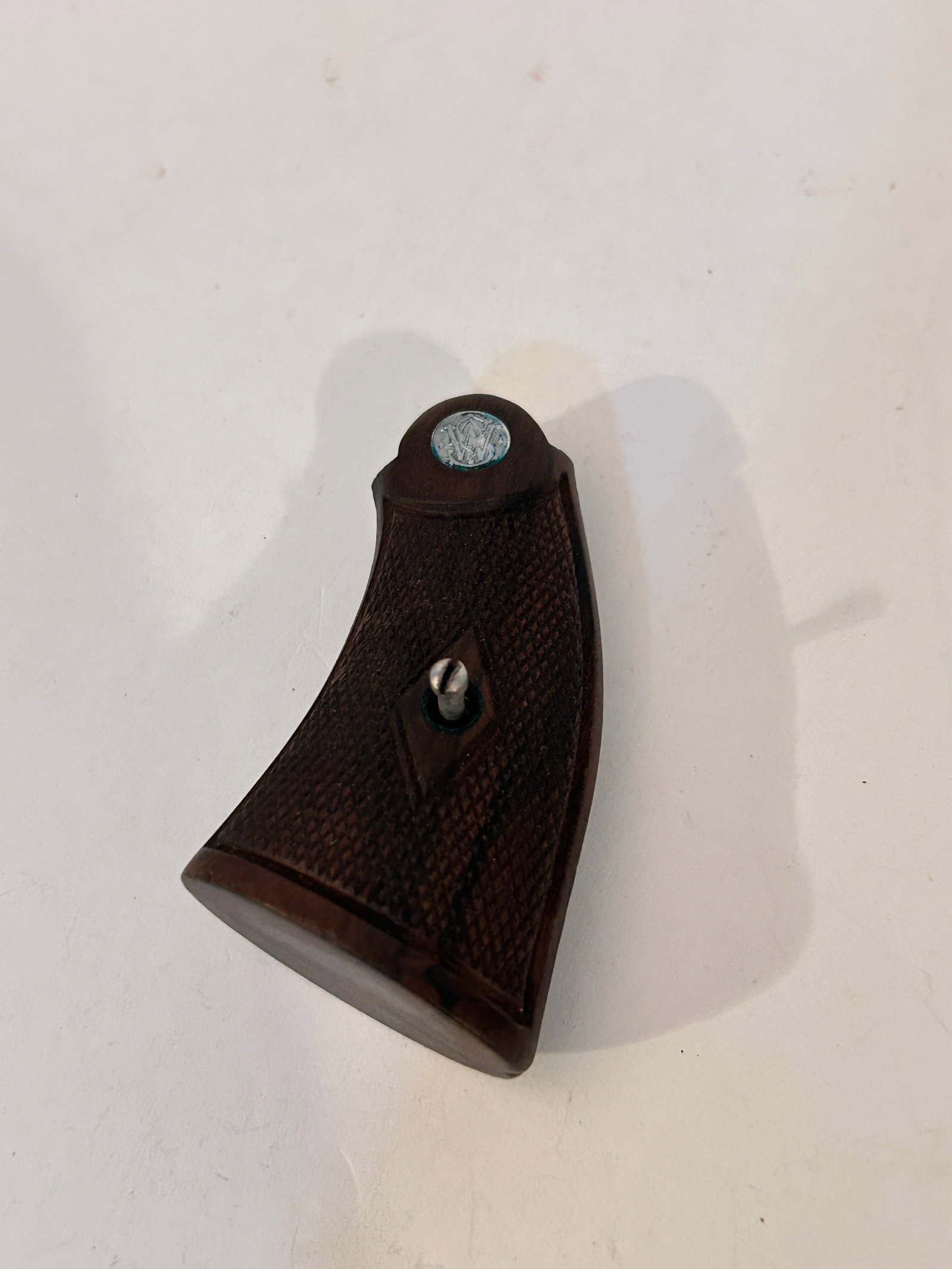 Original Factory Smith & Wesson Vintage Grips Revolver: Original Factory Smith & Wesson Vintage Grips Revolver Please view all photos as they are part of the description and condition of this Item, Feel free to contact me with questions or picture requests