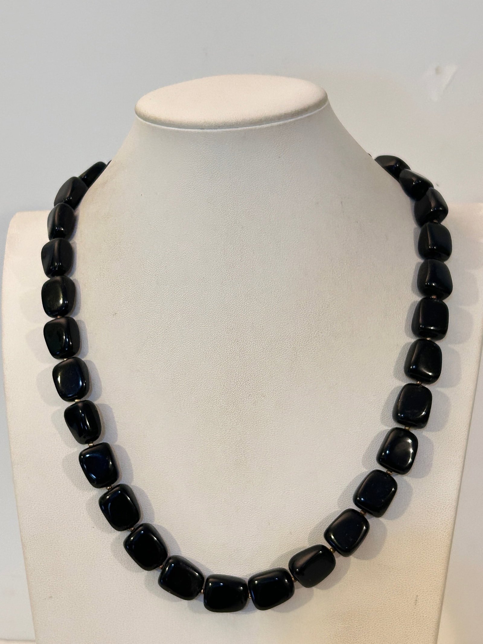 Vintage Black Bead Trifari Necklace Sz 22": Vintage Black Bead Trifari Necklace Sz 22" Please view all photos as they are part of the description and condition of this Item, Feel free to contact me with questions or picture requests! Used Item 