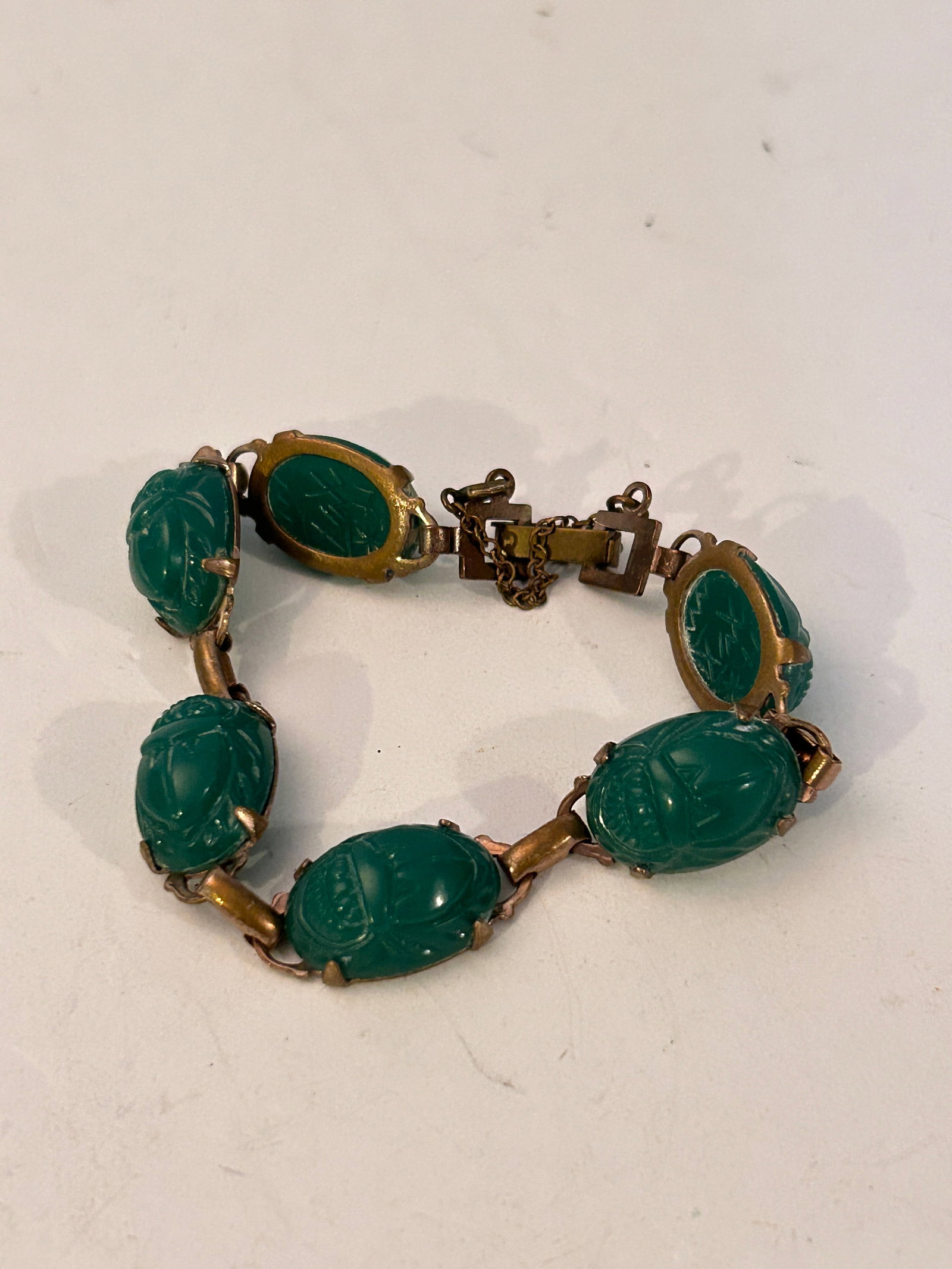 Vintage Bracelet Five Lucite Green Swirl Scarabs Scarab Silver tone Green 7": Vintage Bracelet Five Lucite Green Swirl Scarabs Scarab Silver tone Green 7" Please view all photos as they are part of the description and condition of this Item, Feel free to contact me with questio