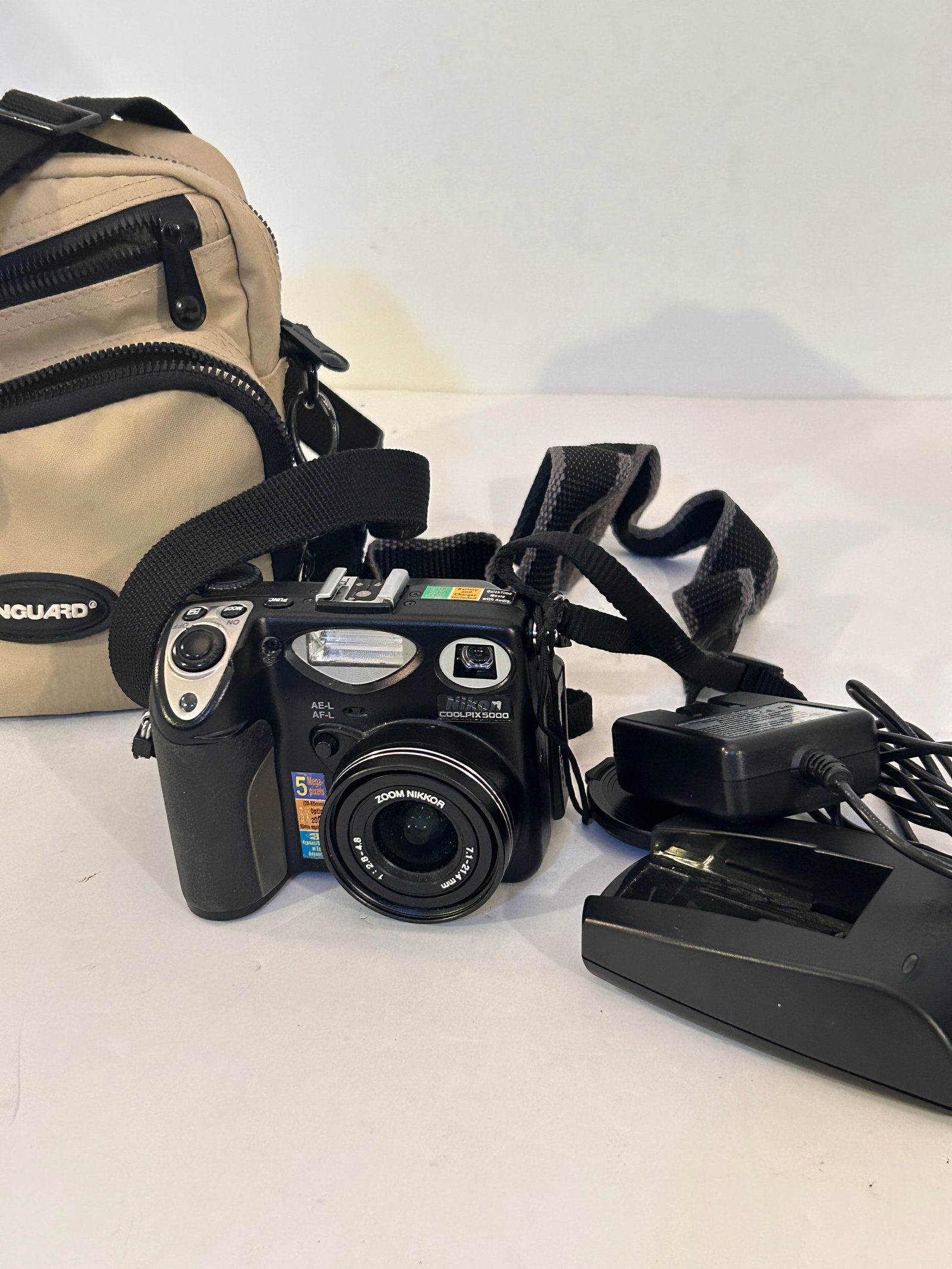 Nikon Coolpix 5000 Digital Camera Working: Nikon Coolpix 5000 Digital Camera Working Please view all photos as they are part of the description and condition of this Item, Feel free to contact me with questions or picture requests! Used Item A