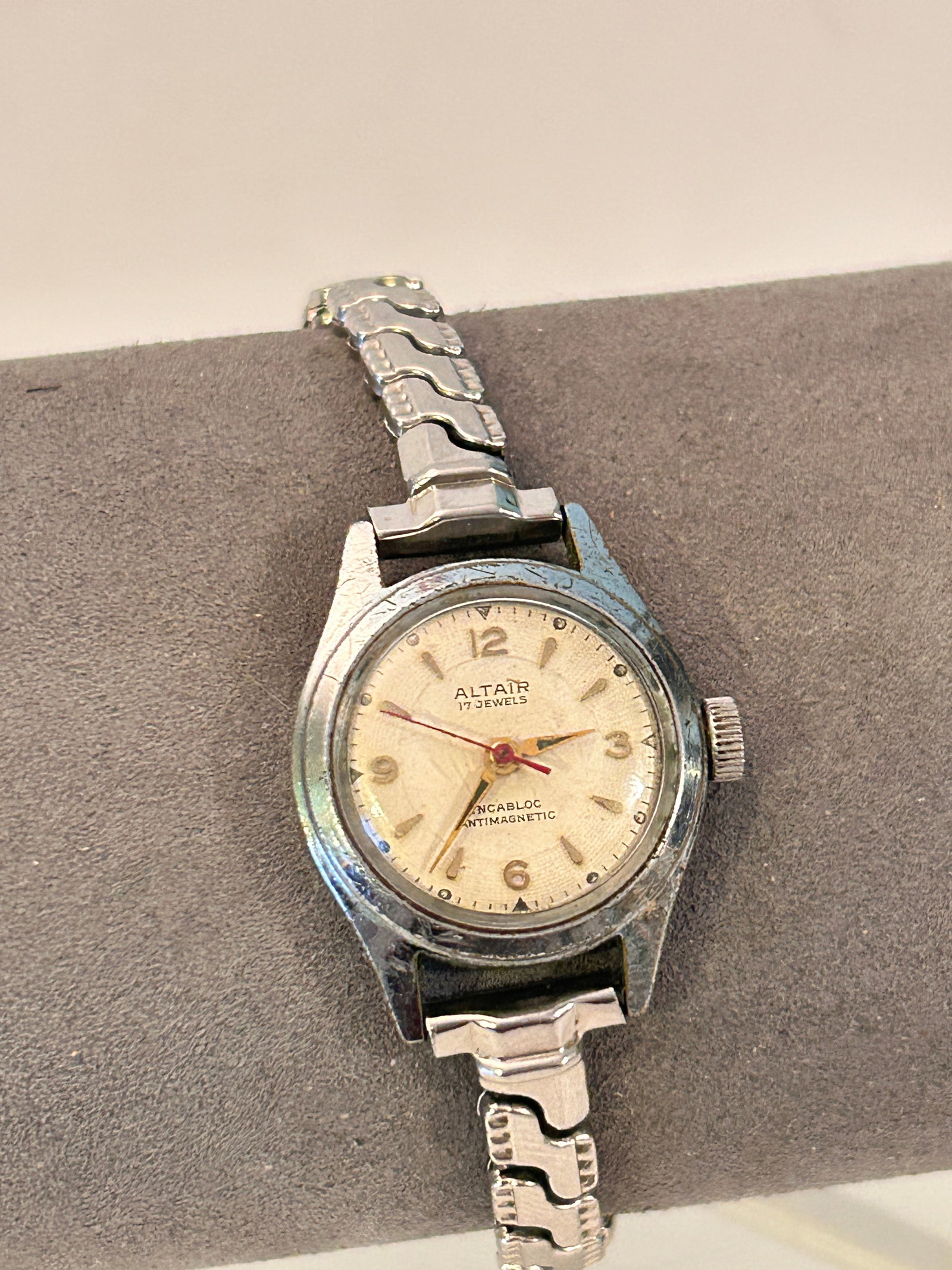 Altair Swiss made vintage wind up womens watch: Altair Swiss made vintage wind up womens watch Please view all photos as they are part of the description and condition of this Item, Feel free to contact me with questions or picture requests! Used I