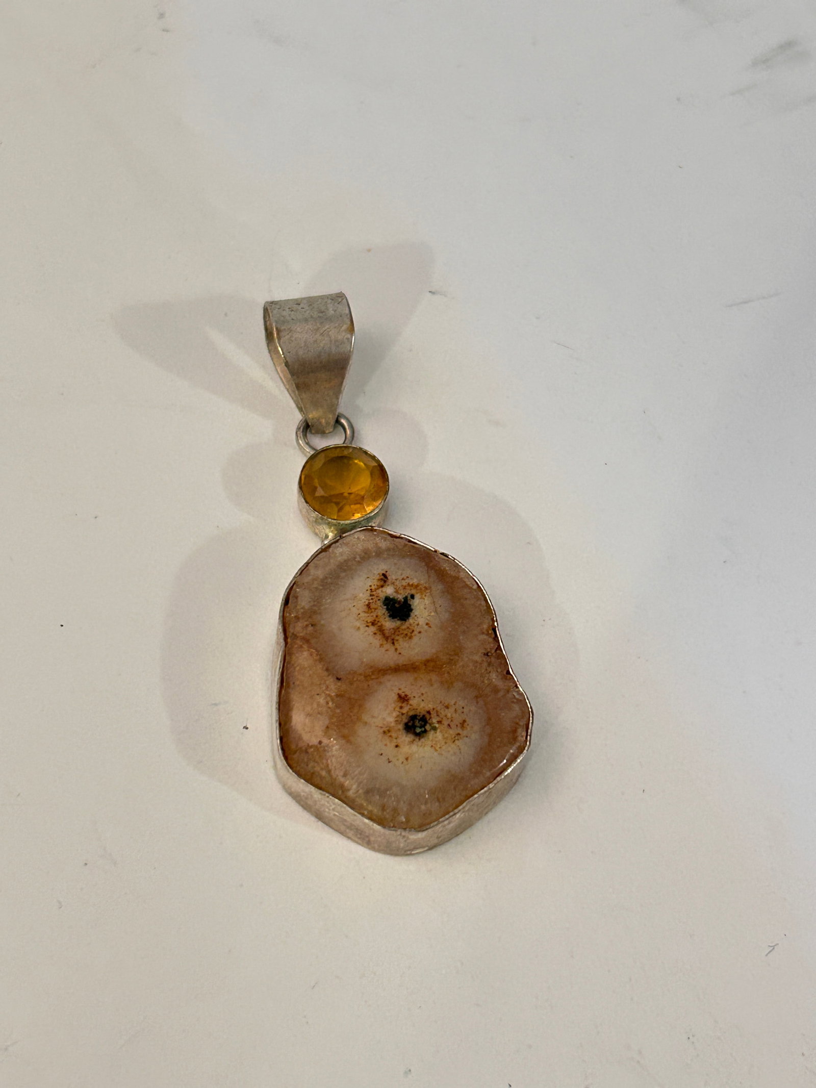 Vintage Sterling Silver Agate Pendant: Vintage Sterling Silver Agate Pendant Please view all photos as they are part of the description and condition of this Item, Feel free to contact me with questions or picture requests! Used Item AS IS