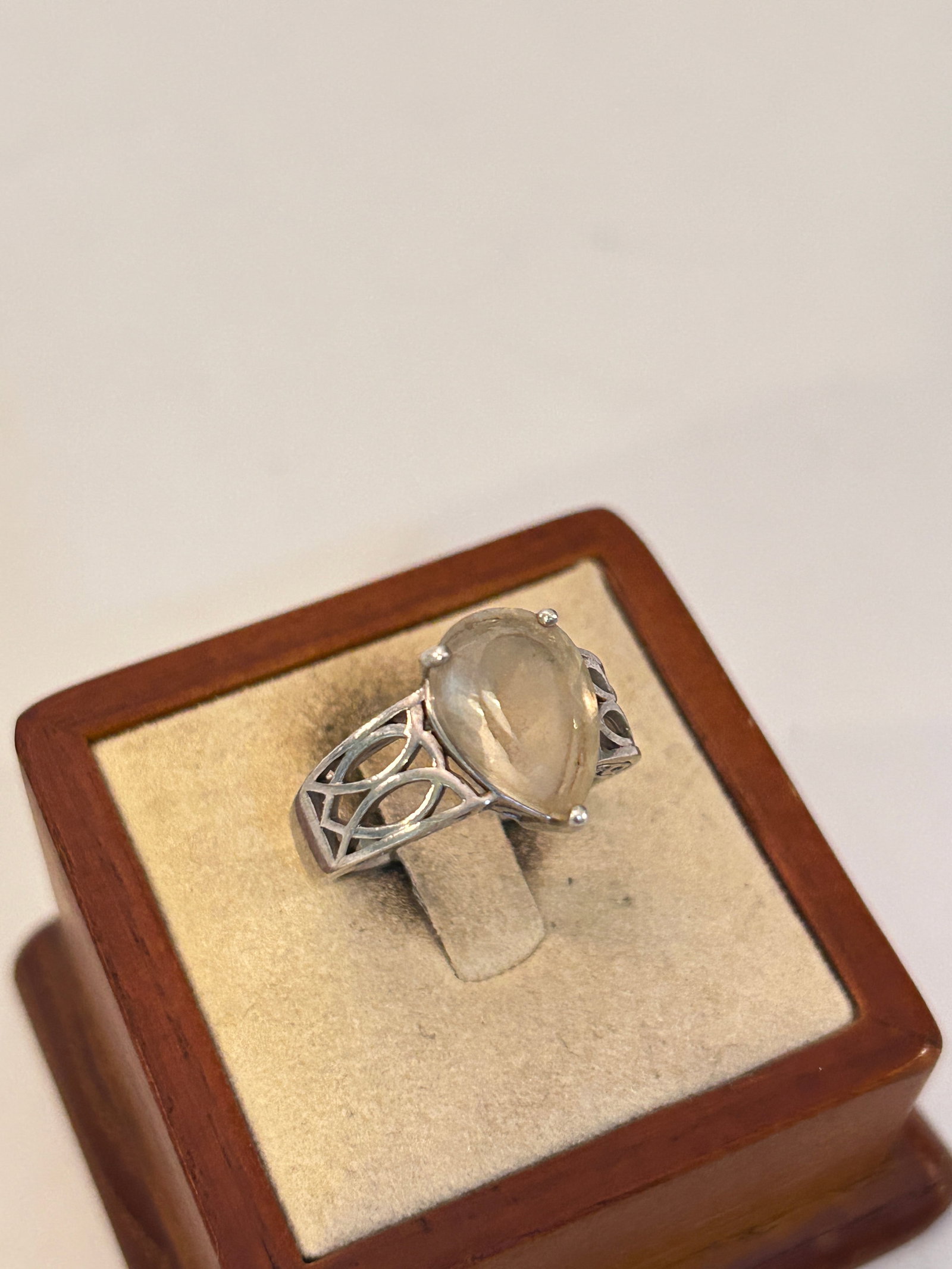 BBJ Sterling Silver Oval Quartz Ring Sz 8: BBJ Sterling Silver Oval Quartz Ring Sz 8 Please view all photos as they are part of the description and condition of this Item, Feel free to contact me with questions or picture requests! Used Item A