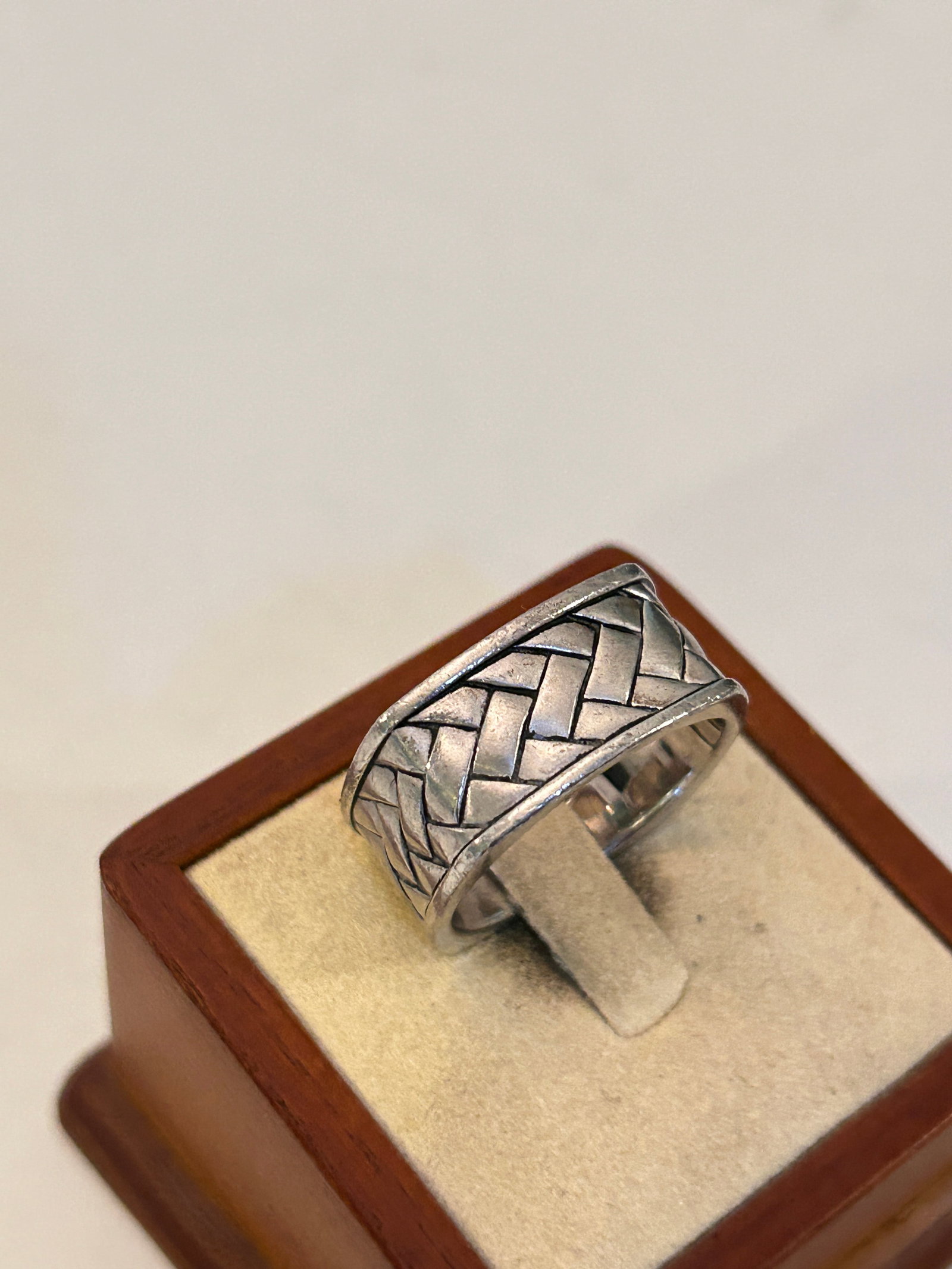 Men’s EFFY Sterling Silver basket Weave Wide Band Ring Sz 12 17 GRAMS: Men’s EFFY Sterling Silver basket Weave Wide Band Ring Sz 12 17 GRAMS Please view all photos as they are part of the description and condition of this Item, Feel free to contact me with questions or
