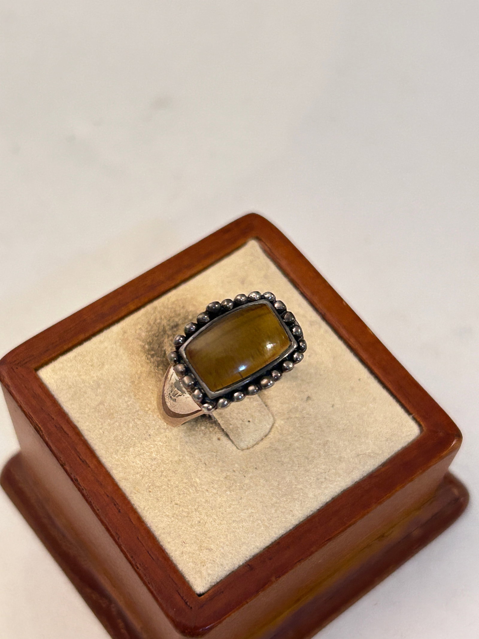 Vintage Sterling Silver Tigers Eye Ring Sz 9: Vintage Sterling Silver Tigers Eye Ring Sz 9 Please view all photos as they are part of the description and condition of this Item, Feel free to contact me with questions or picture requests! Used Ite