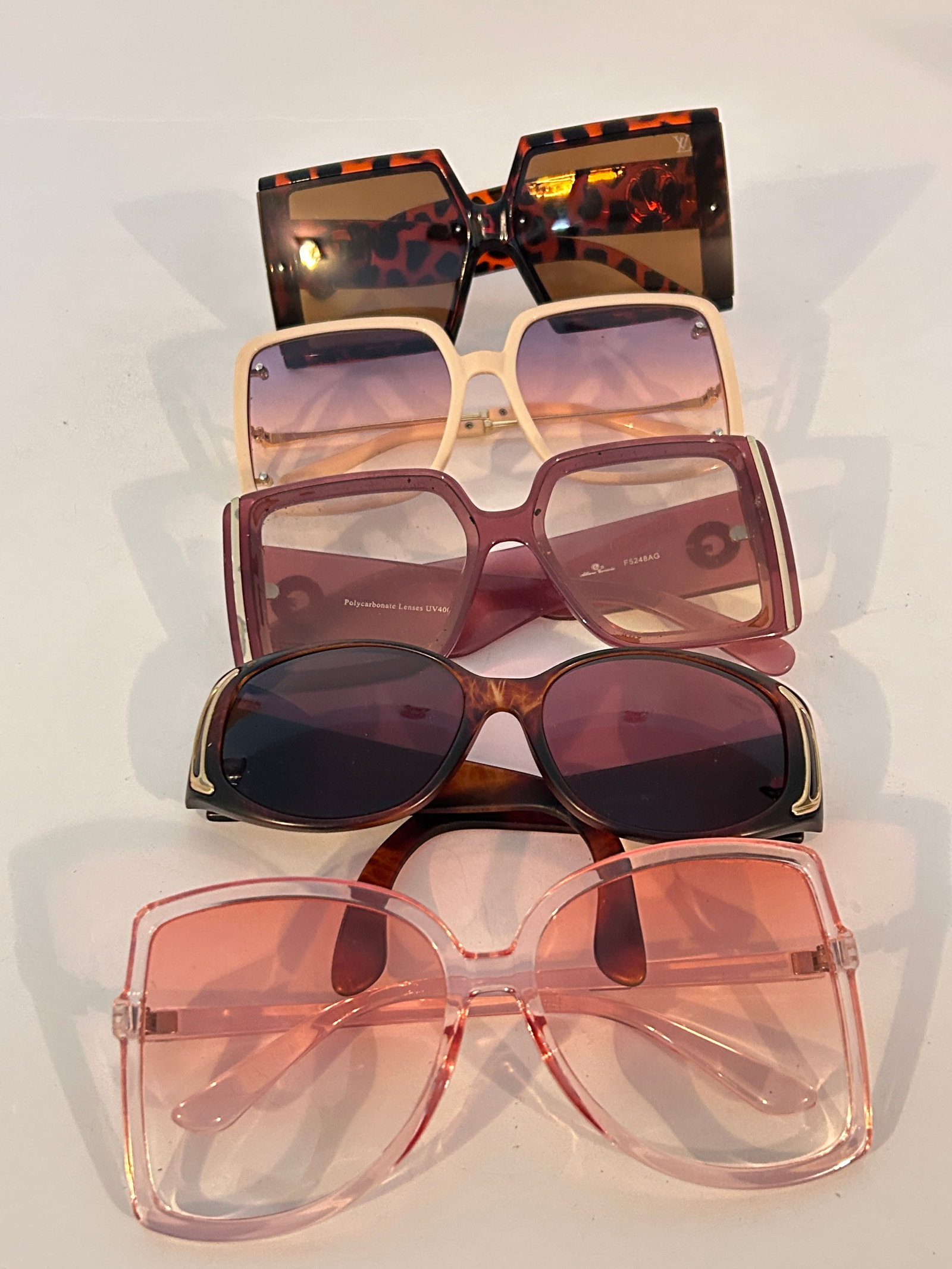 Lot of 5 Womans Sun Shade Elegant Glasses: Lot of 5 Womans Sun Shade Elegant Glasses Please view all photos as they are part of the description and condition of this Item, Feel free to contact me with questions or picture requests! Used Item A