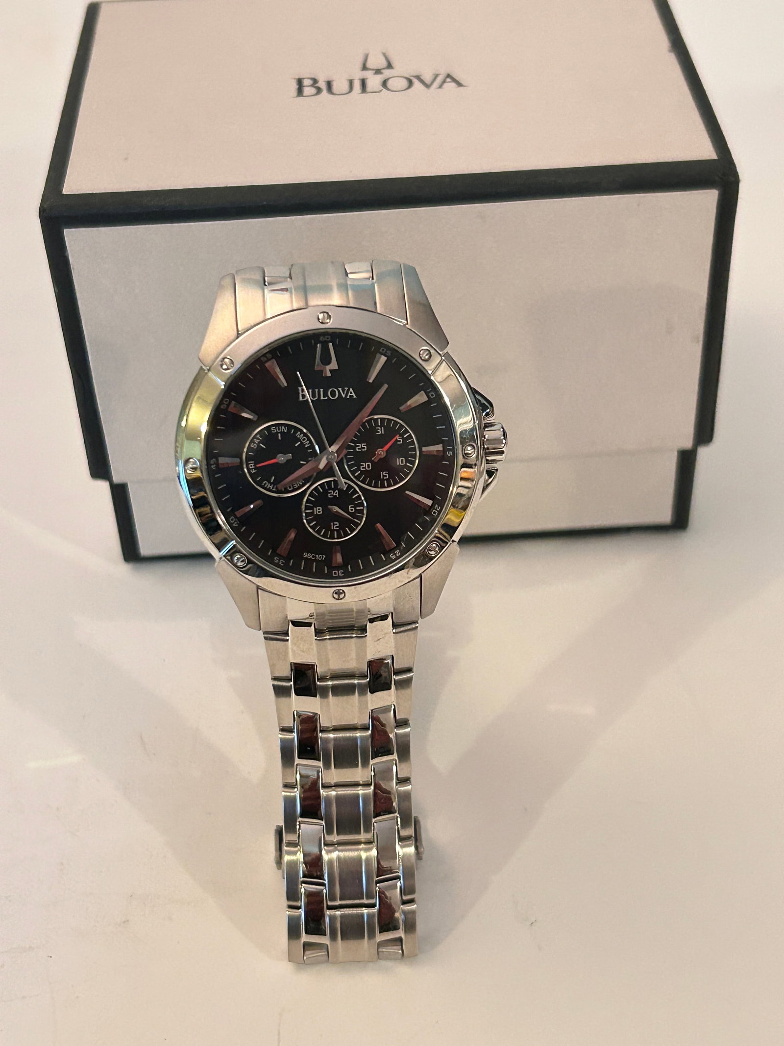 Bulova Men's Silver Stainless Steel Black Dial 42mm Watch Working: Bulova Men's Silver Stainless Steel Black Dial 42mm Watch Working Please view all photos as they are part of the description and condition of this Item, Feel free to contact me with questions or pictu