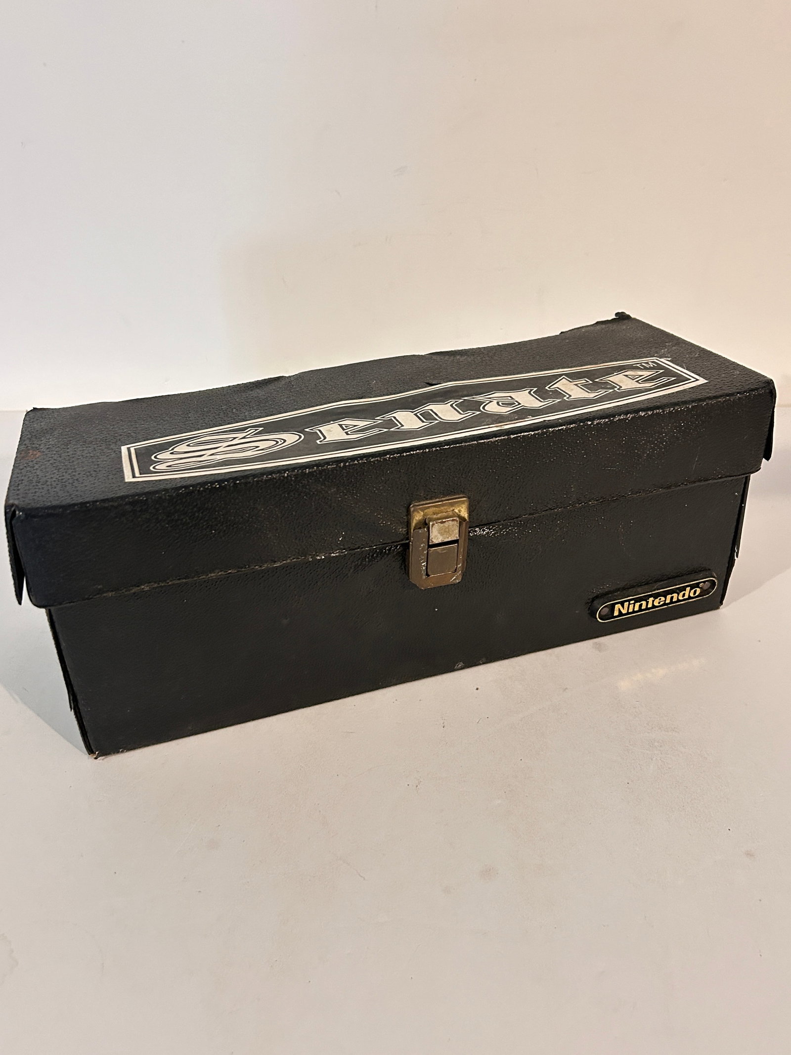 Official Nintendo NES 15-Game Carrying Case Has some wear (1 of 5)