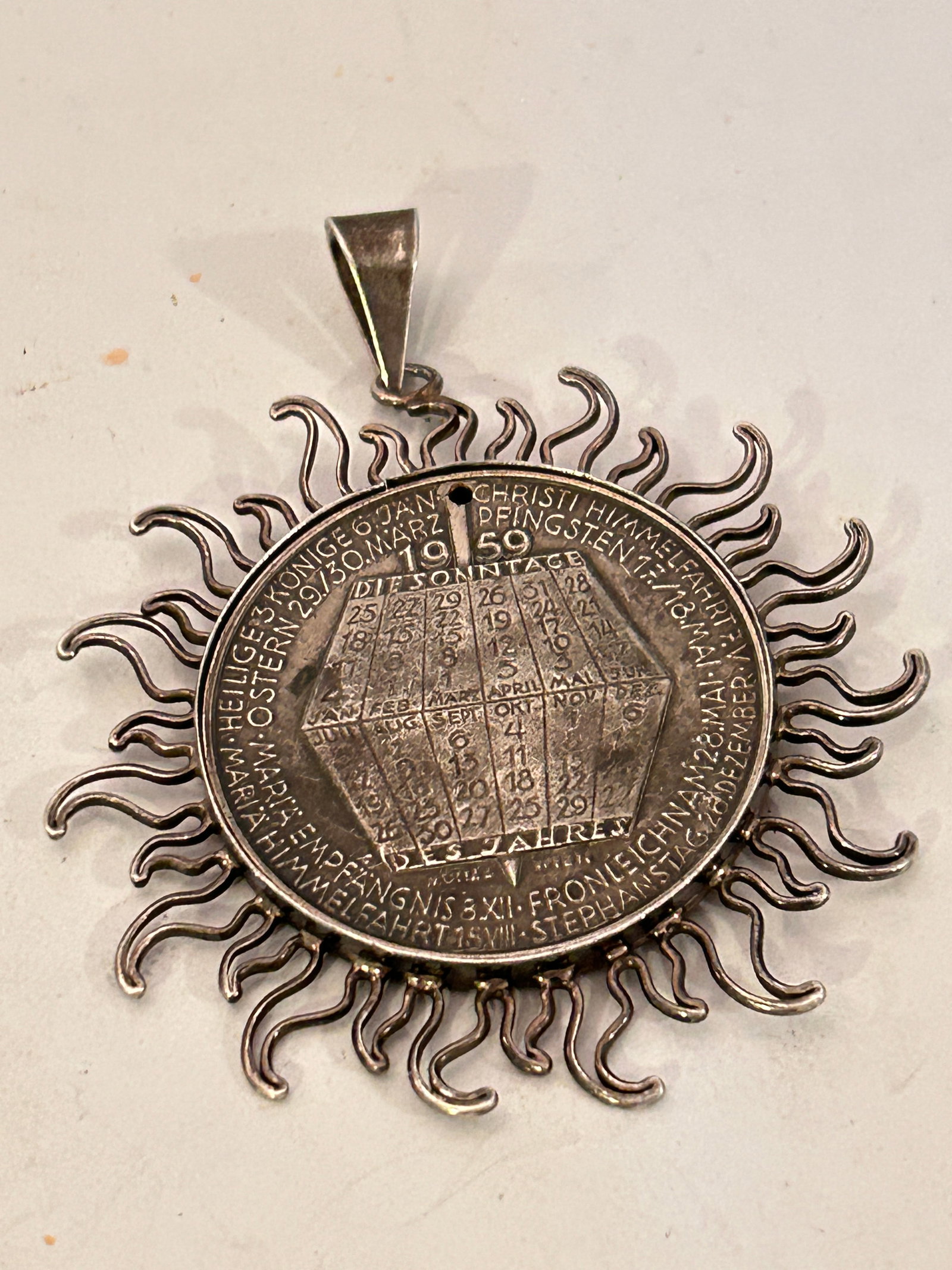 Vintage sterling silver sun-shaped pendant is a perpetual calendar: Vintage sterling silver sun-shaped pendant is a perpetual calendar Please view all photos as they are part of the description and condition of this Item, Feel free to contact me with questions or pict