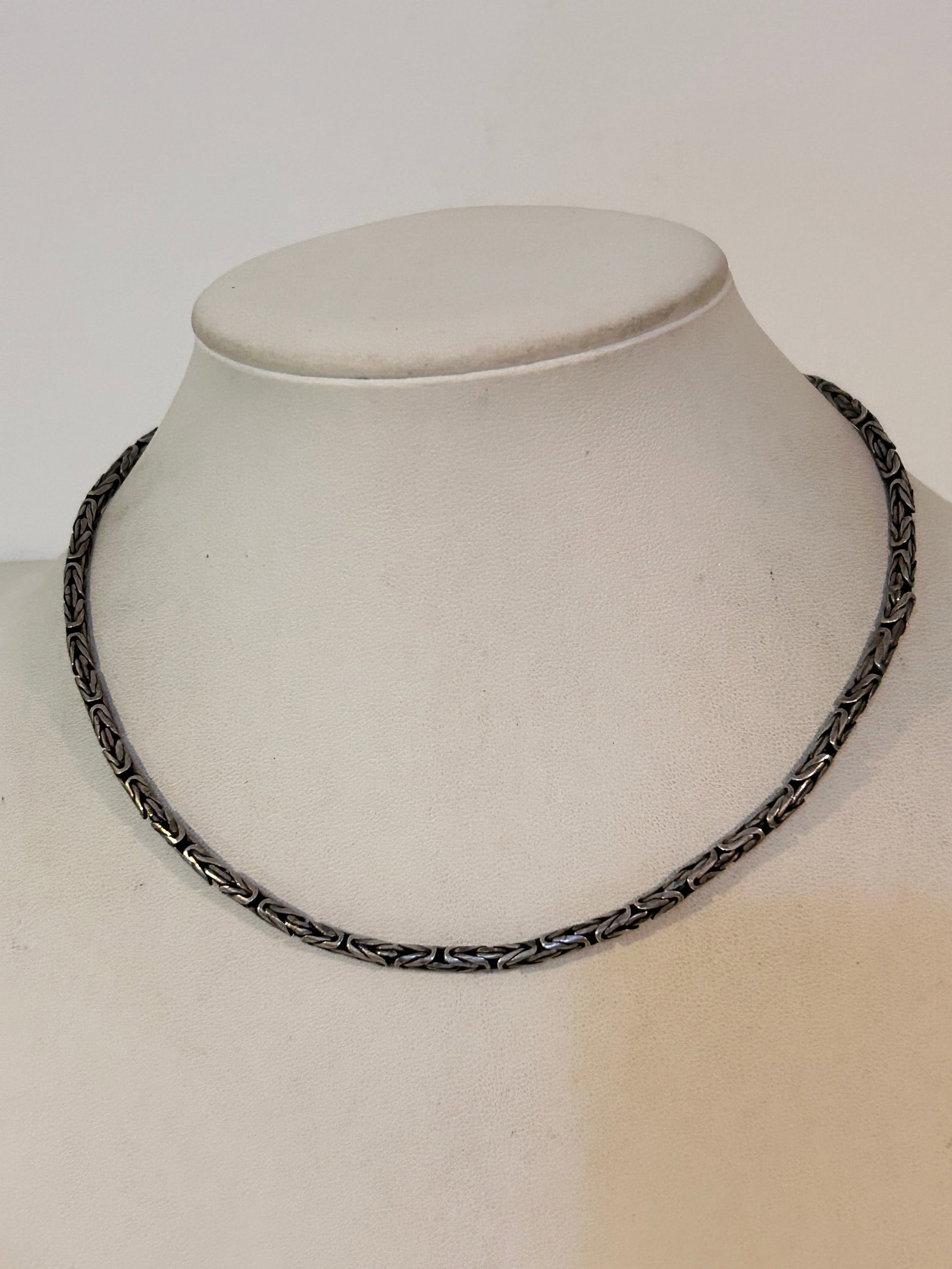 Vintage 925 Sterling Suarti BA Indonesia 15?? Wheat Byzantine Necklace 24 grams: Vintage 925 Sterling Suarti BA Indonesia 15” Wheat Byzantine Necklace 24 grams Please view all photos as they are part of the description and condition of this Item, Feel free to contact me with