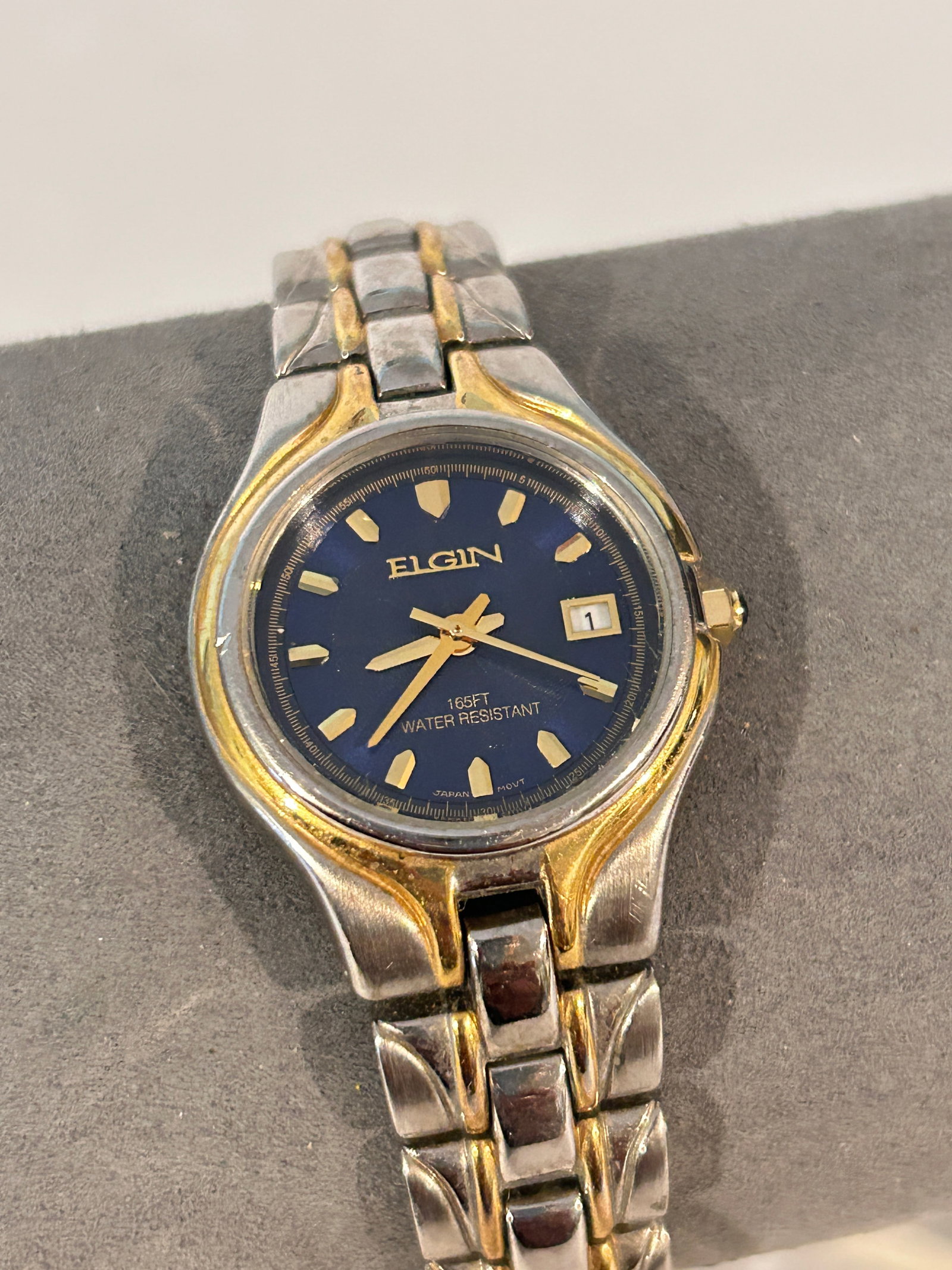 Elgin Watch Women 27mm Blue Dial Two Tone Date Round Bracelet working: Elgin Watch Women 27mm Blue Dial Two Tone Date Round Bracelet working Please view all photos as they are part of the description and condition of this Item, Feel free to contact me with questions or p