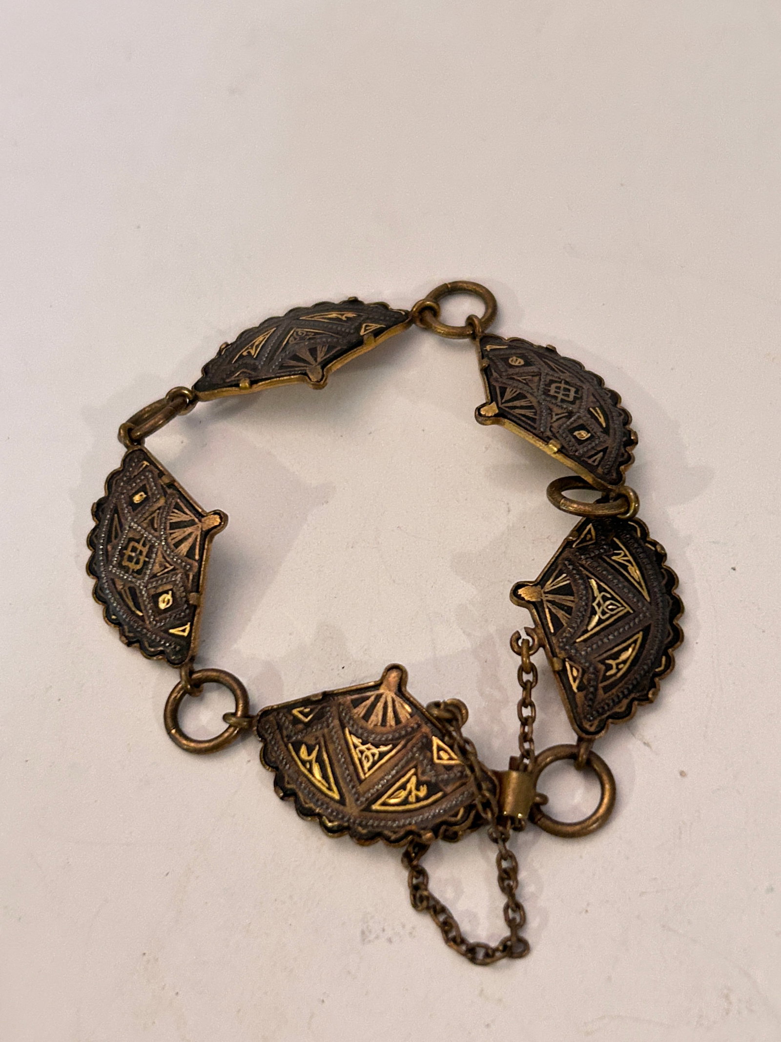 Vintage Damascene Link Bracelet Safety Chain 7?? Gold Tone (1 of 4)