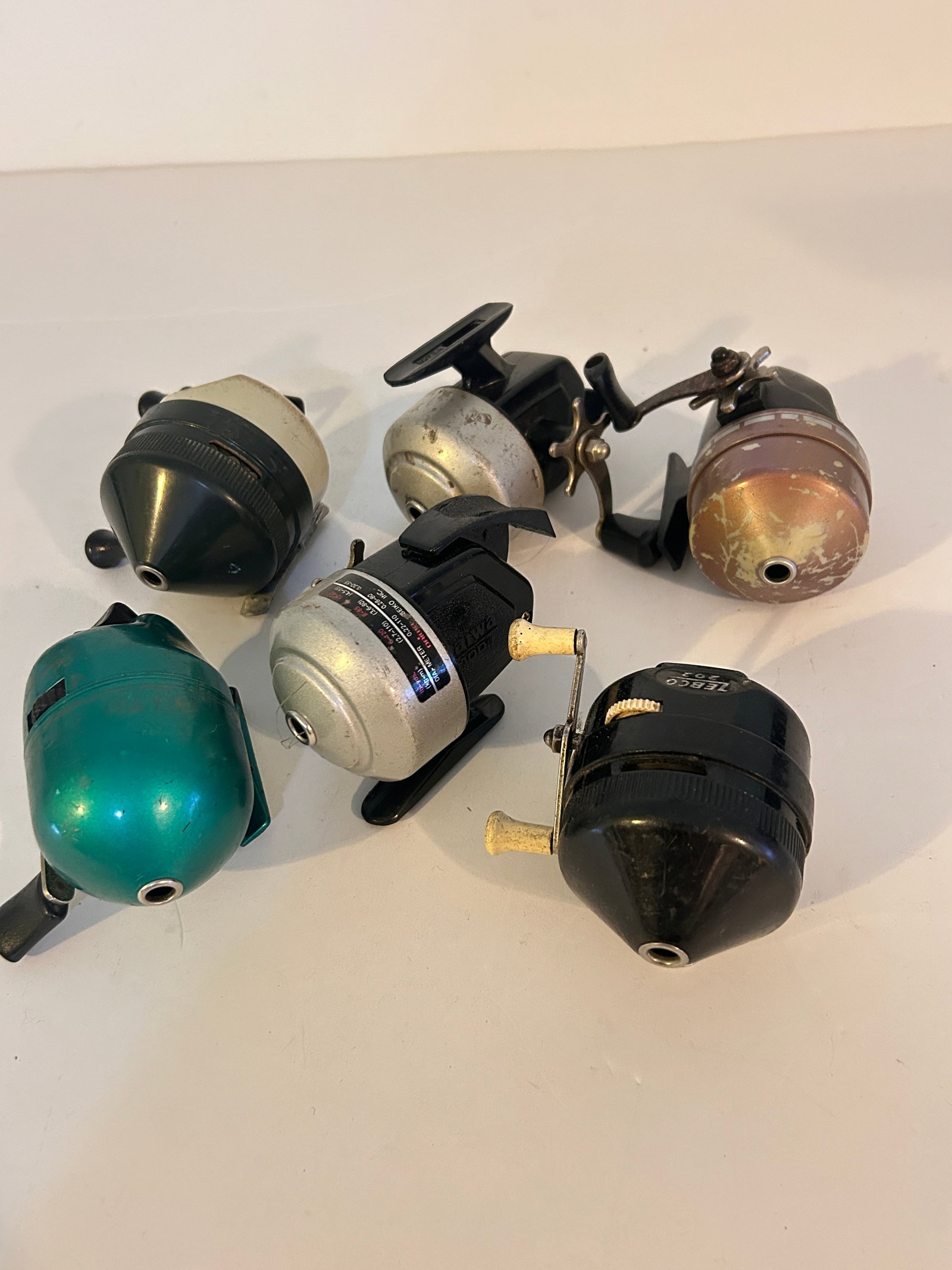 Vintage lot of 6 fishing reels (1 of 3)