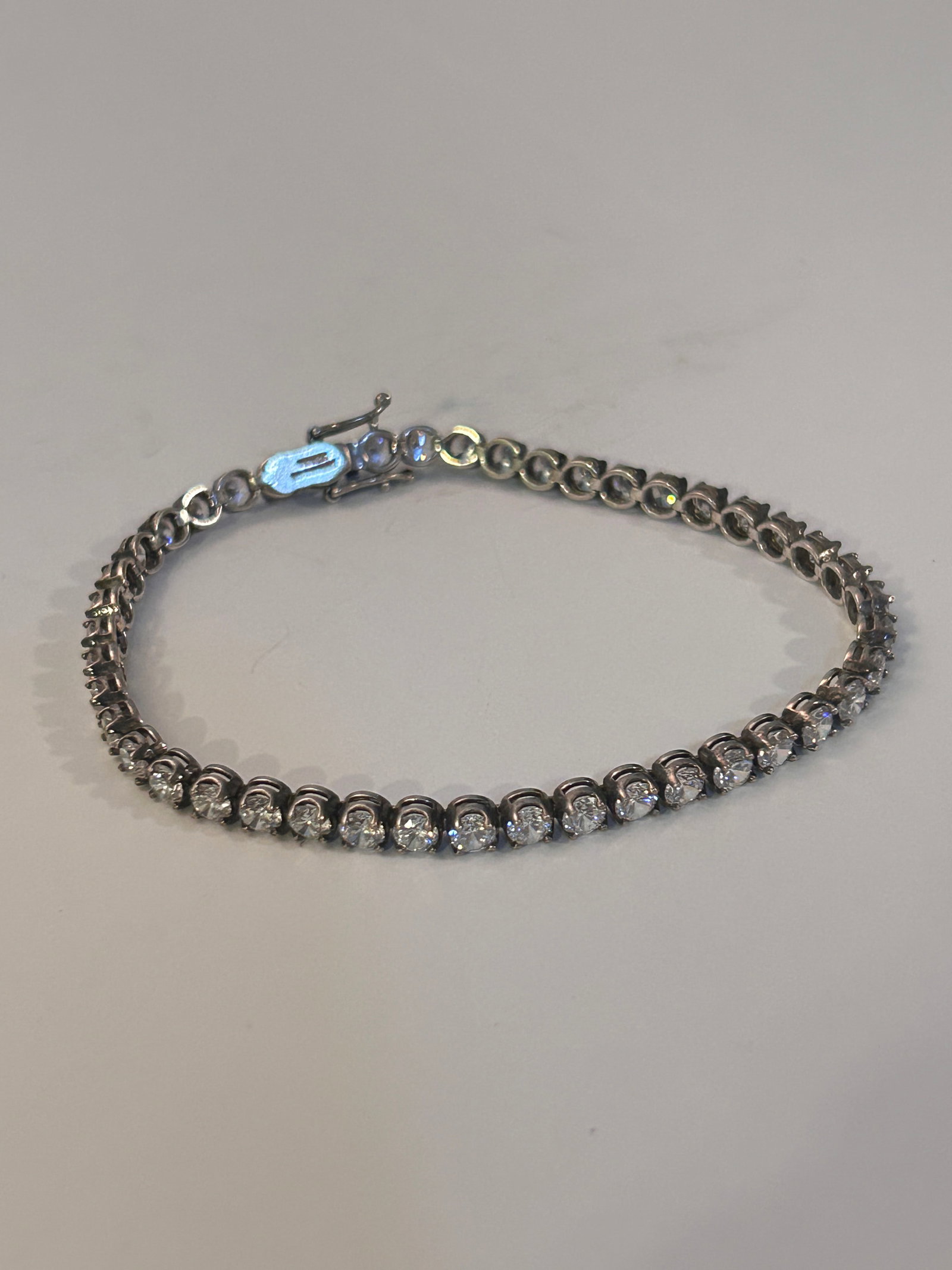 Vintage Sterling Silver DQ CZ Bracelet Sz 8": Vintage Sterling Silver DQ CZ Bracelet Sz 8" Please view all photos as they are part of the description and condition of this Item, Feel free to contact me with questions or picture requests! Used Ite