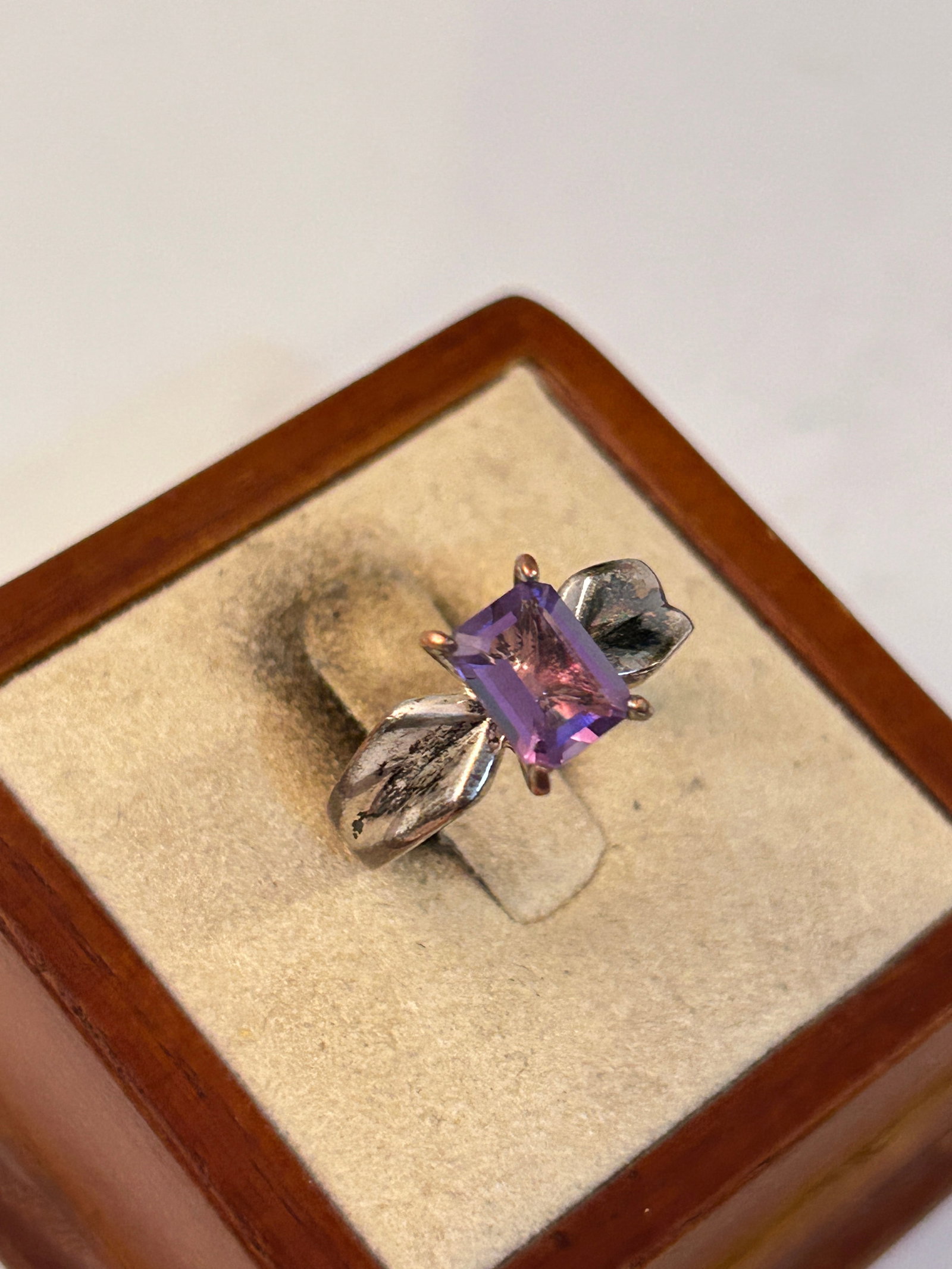 Vintage Sterling Silver Amethyst Ring Sz 7: Vintage Sterling Silver Amethyst Ring Sz 7 Please view all photos as they are part of the description and condition of this Item, Feel free to contact me with questions or picture requests! Used Item 