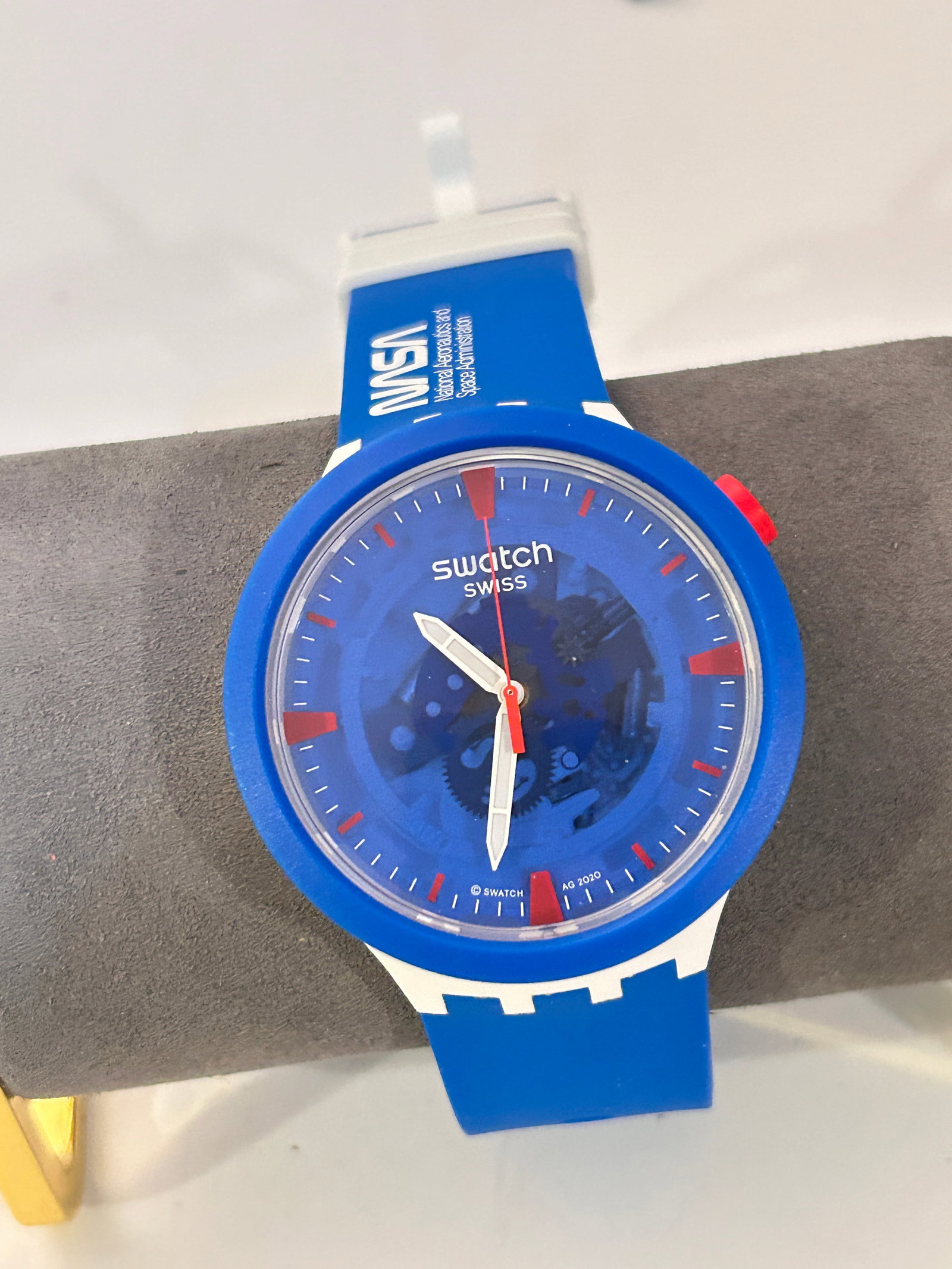 Swatch NASA JUMPSUIT Big Bold Blue Watch 47mm Quartz 2020 working: Swatch NASA JUMPSUIT Big Bold Blue Watch 47mm Quartz 2020 working Please view all photos as they are part of the description and condition of this Item, Feel free to contact me with questions or pictu