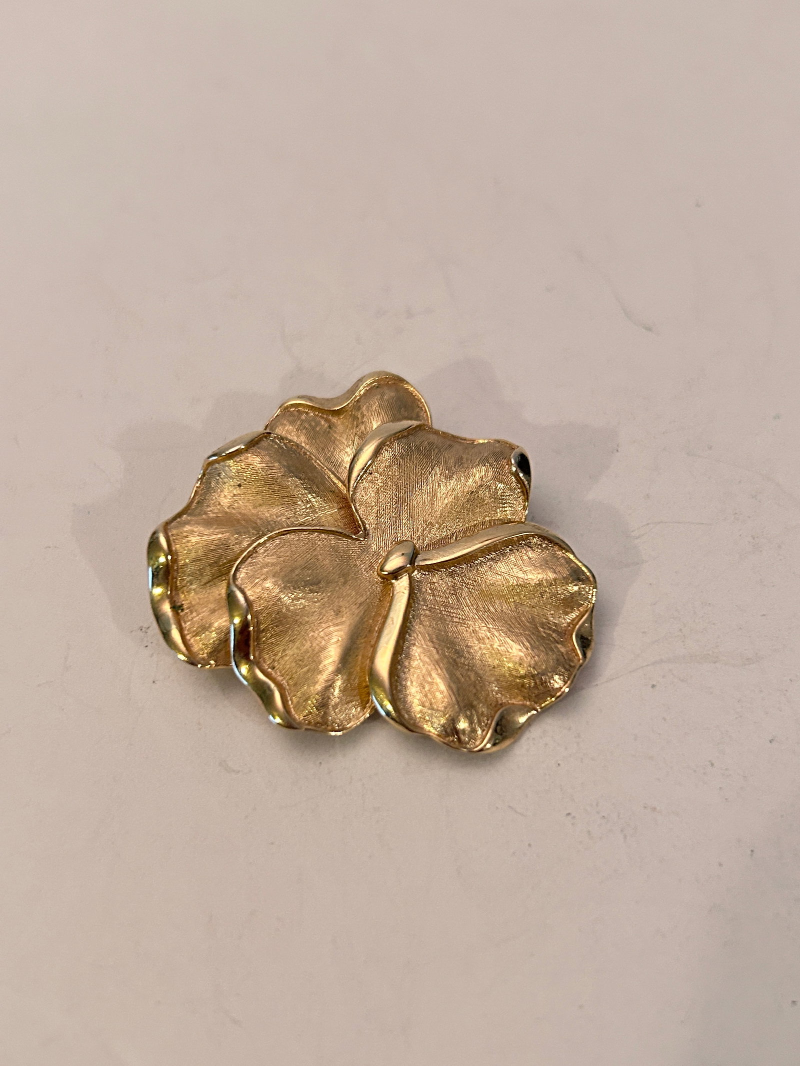 TRIFARI Crown Goldtone FLOWER Vintage Brooch (1 of 4)