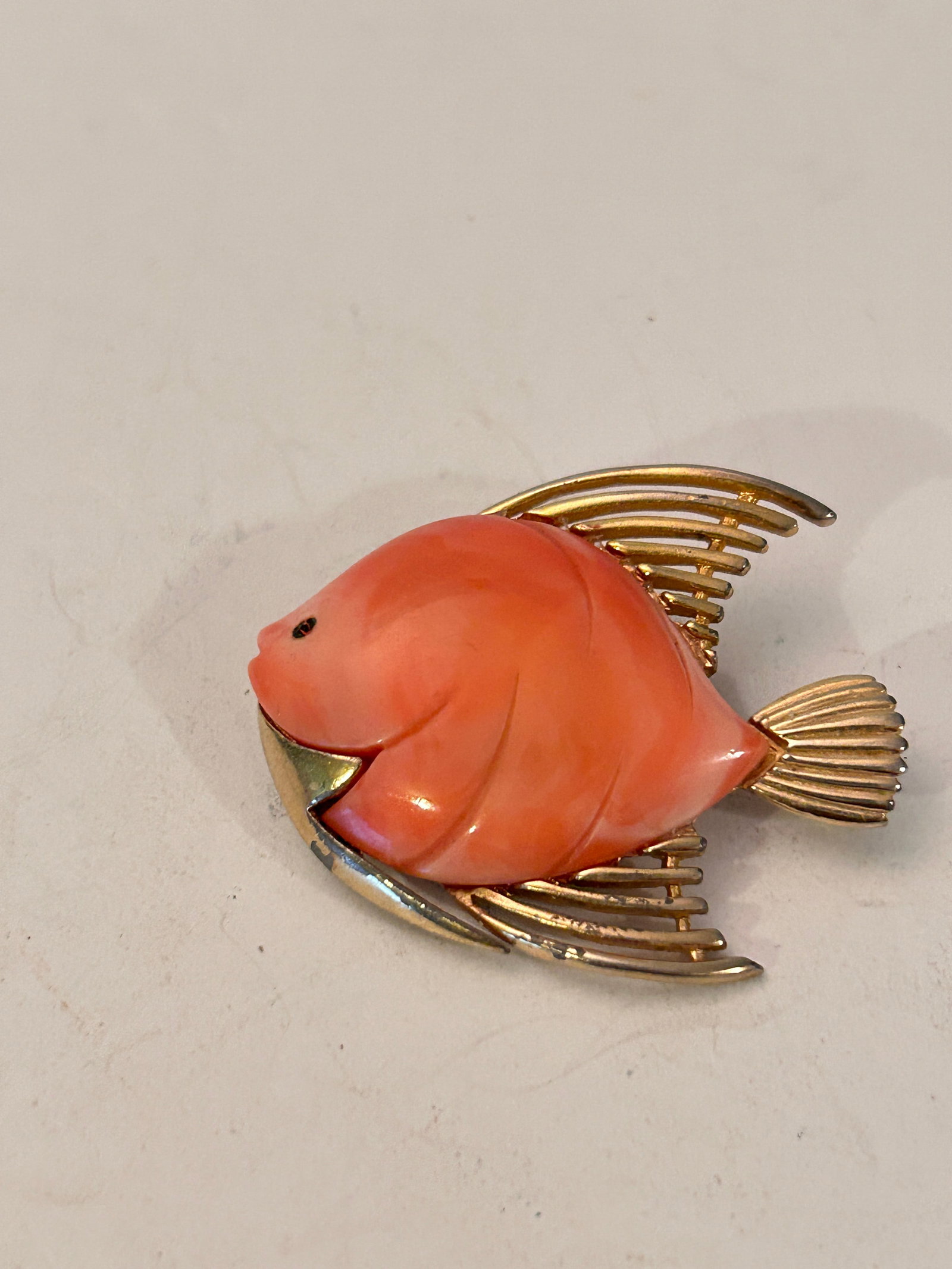 Vintage Pink Coral Fish Gold Tone Brooch Lapel Pin: Vintage Pink Coral Fish Gold Tone Brooch Lapel Pin Please view all photos as they are part of the description and condition of this Item, Feel free to contact me with questions or picture requests! Us