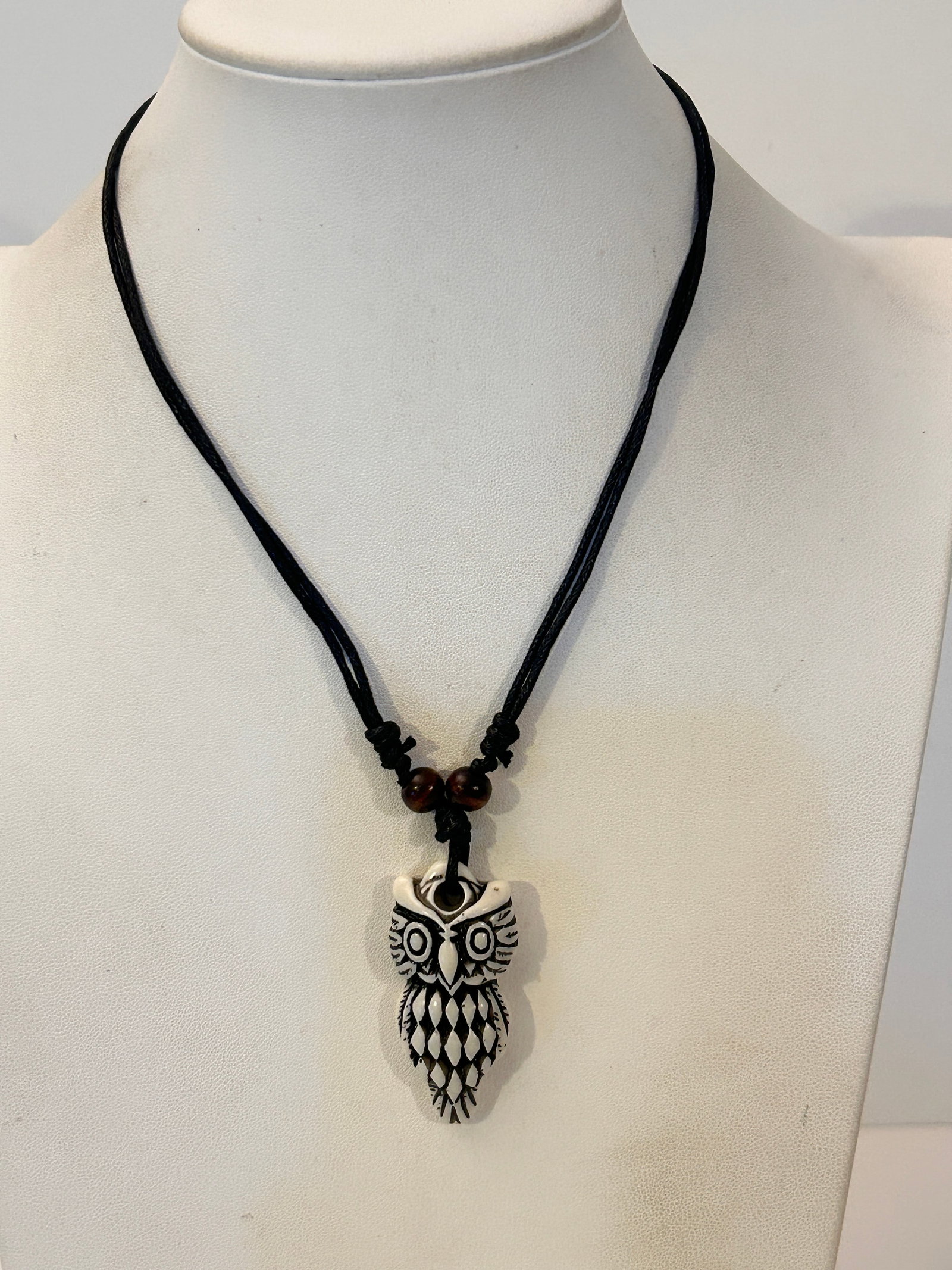 Vintage Owl Pendant Necklace Sz 18": Vintage Owl Pendant Necklace Sz 18" Please view all photos as they are part of the description and condition of this Item, Feel free to contact me with questions or picture requests! Used Item AS IS