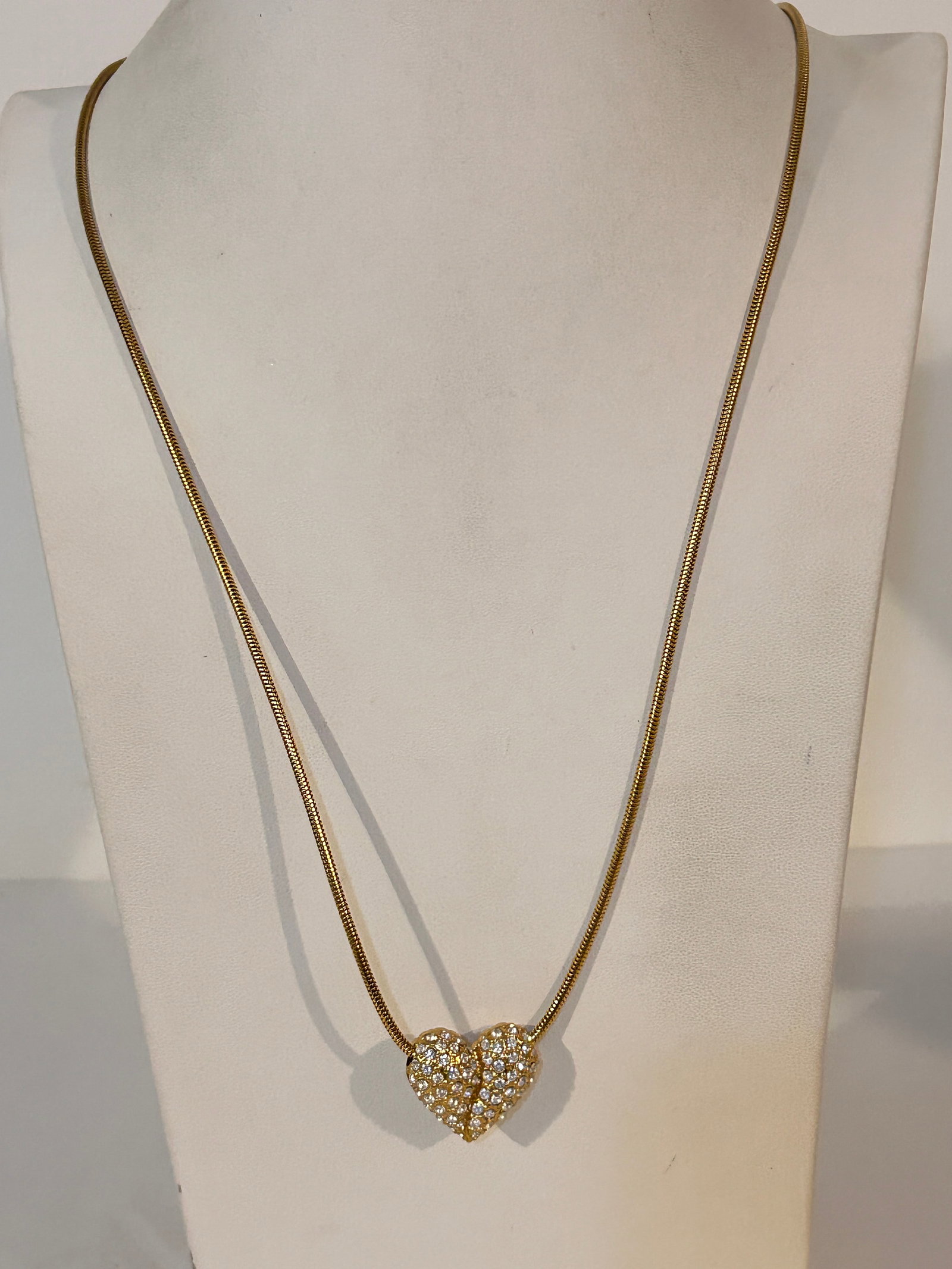 Vintage goldtone heart rhinestone pendant Necklace sz 33": Vintage goldtone heart rhinestone pendant Necklace sz 33" Please view all photos as they are part of the description and condition of this Item, Feel free to contact me with questions or picture reque