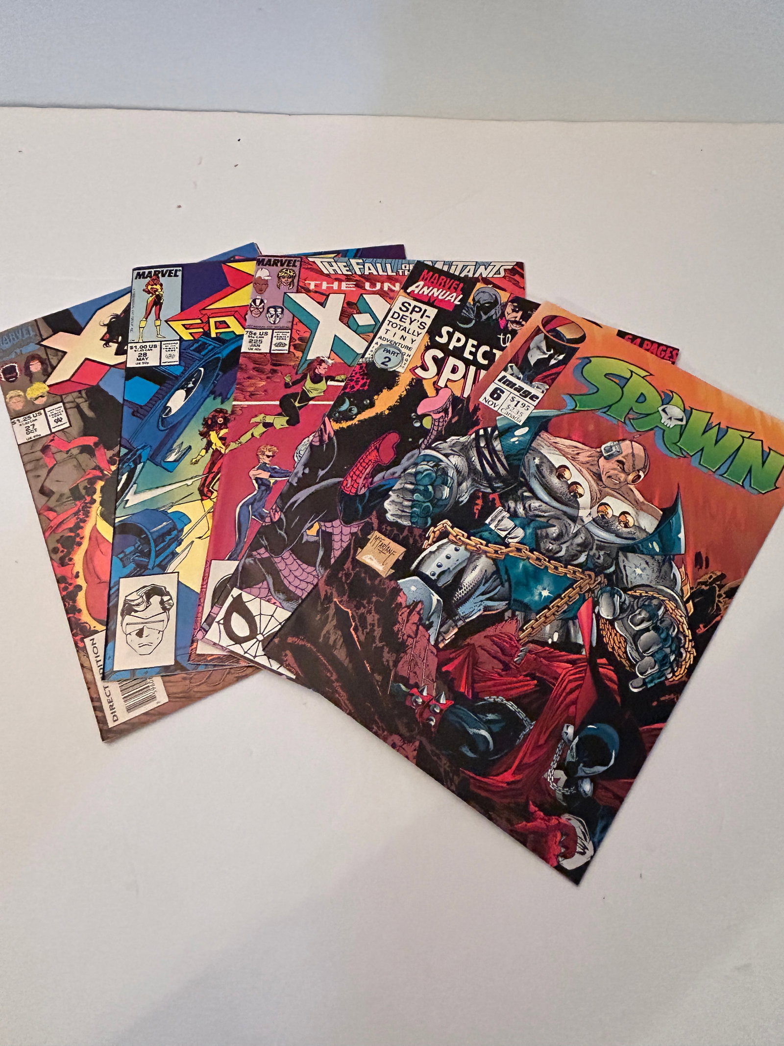 Vintage Lot Of 5 Comic Books: Vintage Lot Of 5 Comic Books Please view all photos as they are part of the description and condition of this Item, Feel free to contact me with questions or picture requests! Used Item AS IS