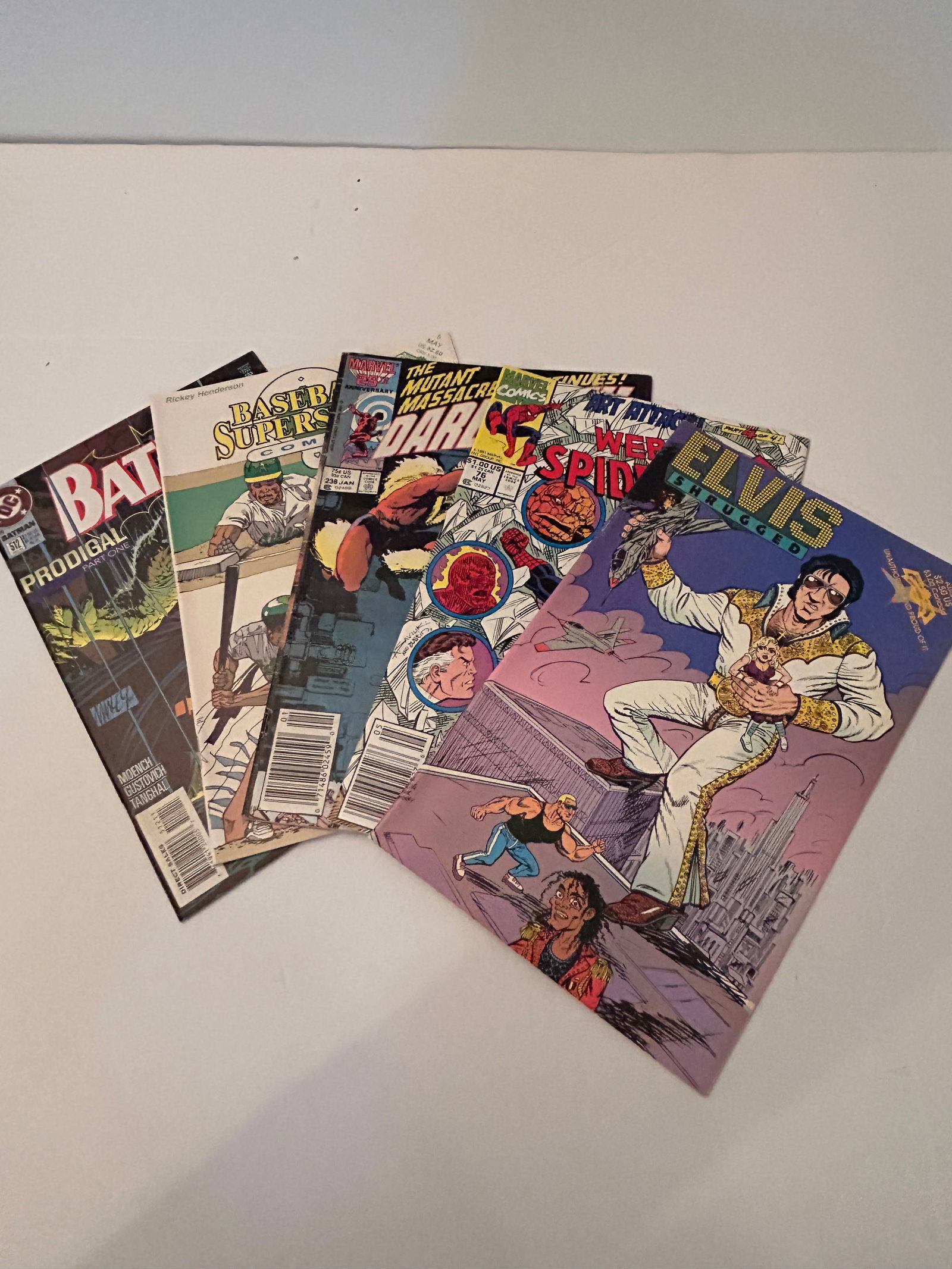 Vintage Lot Of 5 Comic Books: Vintage Lot Of 5 Comic Books Please view all photos as they are part of the description and condition of this Item, Feel free to contact me with questions or picture requests! Used Item AS IS