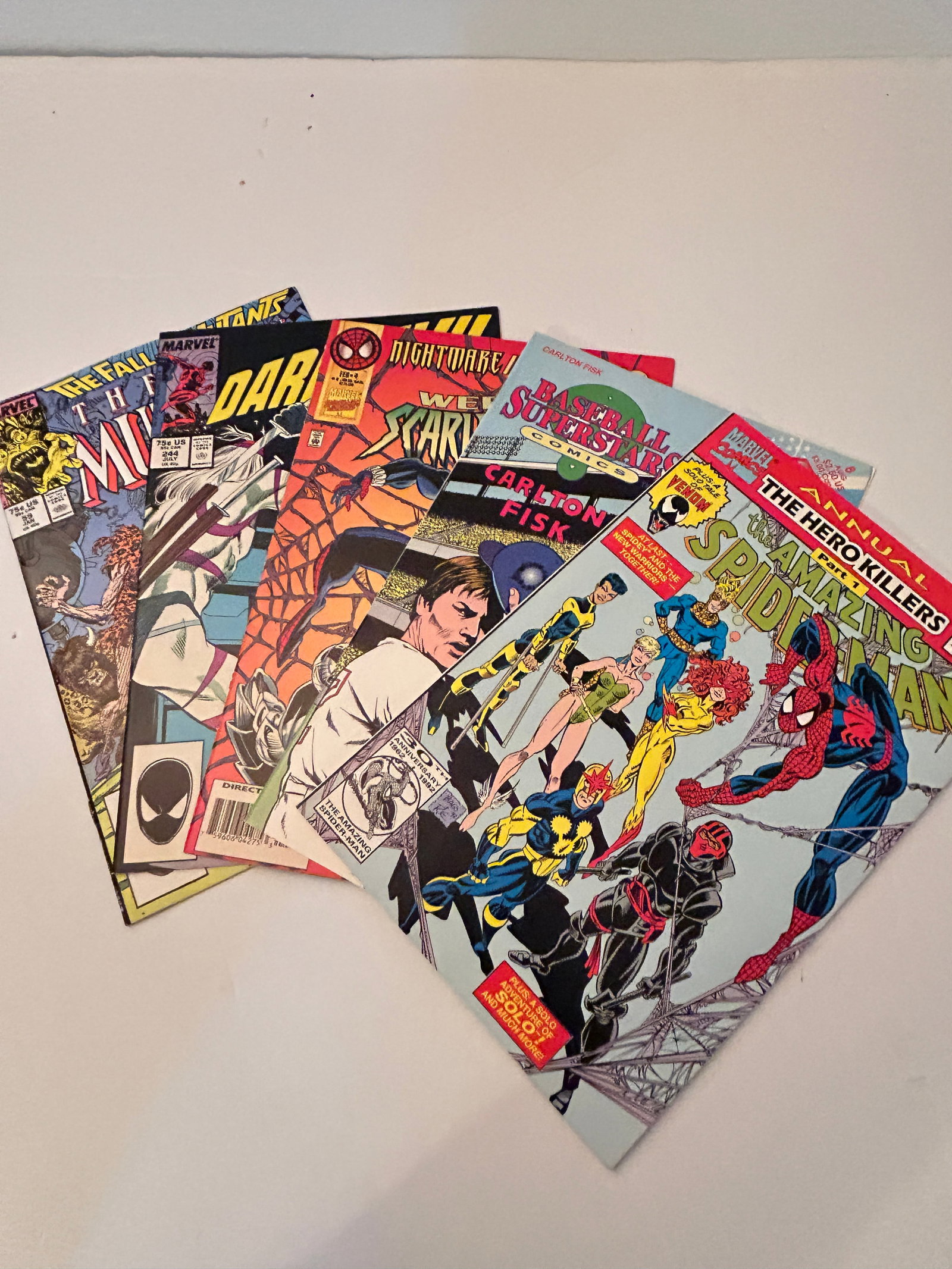 Vintage Lot Of 5 Comic Books: Vintage Lot Of 5 Comic Books Please view all photos as they are part of the description and condition of this Item, Feel free to contact me with questions or picture requests! Used Item AS IS