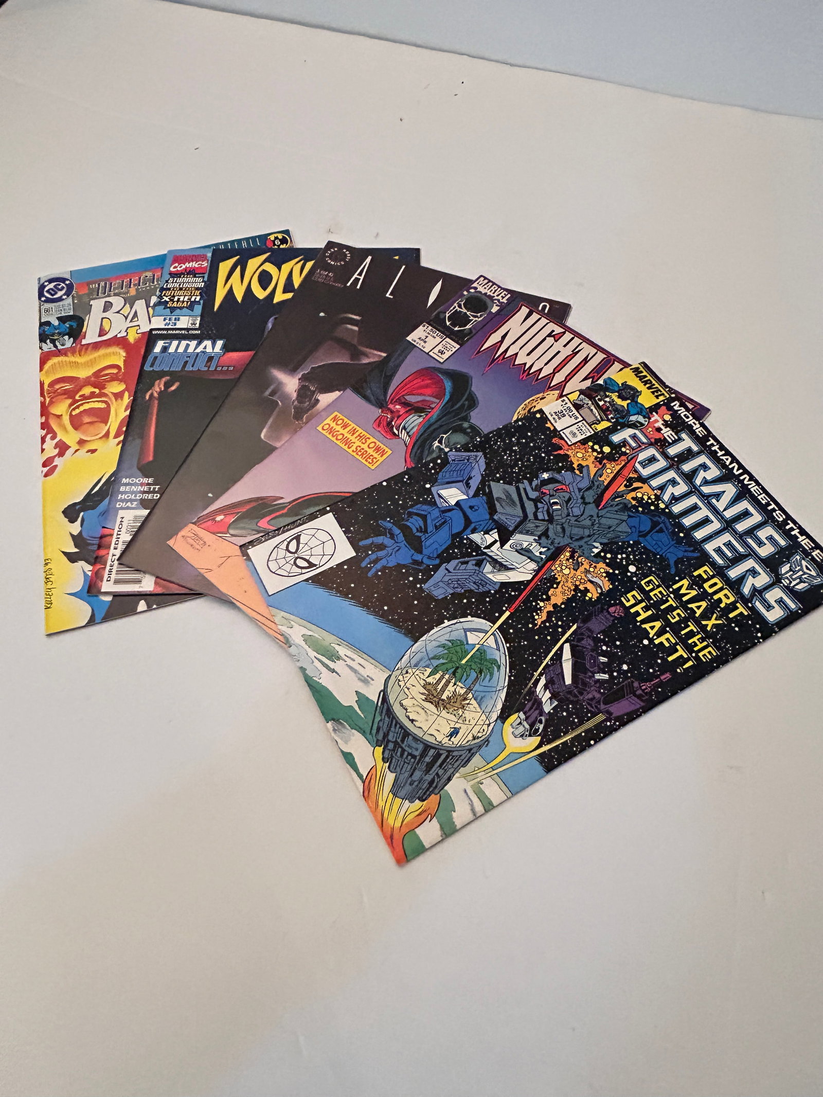 Vintage Lot Of 5 Comic Books: Vintage Lot Of 5 Comic Books Please view all photos as they are part of the description and condition of this Item, Feel free to contact me with questions or picture requests! Used Item AS IS