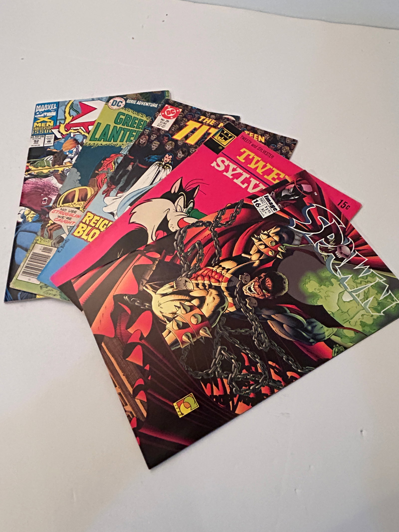 Vintage Lot Of 5 Comic Books: Vintage Lot Of 5 Comic Books Please view all photos as they are part of the description and condition of this Item, Feel free to contact me with questions or picture requests! Used Item AS IS