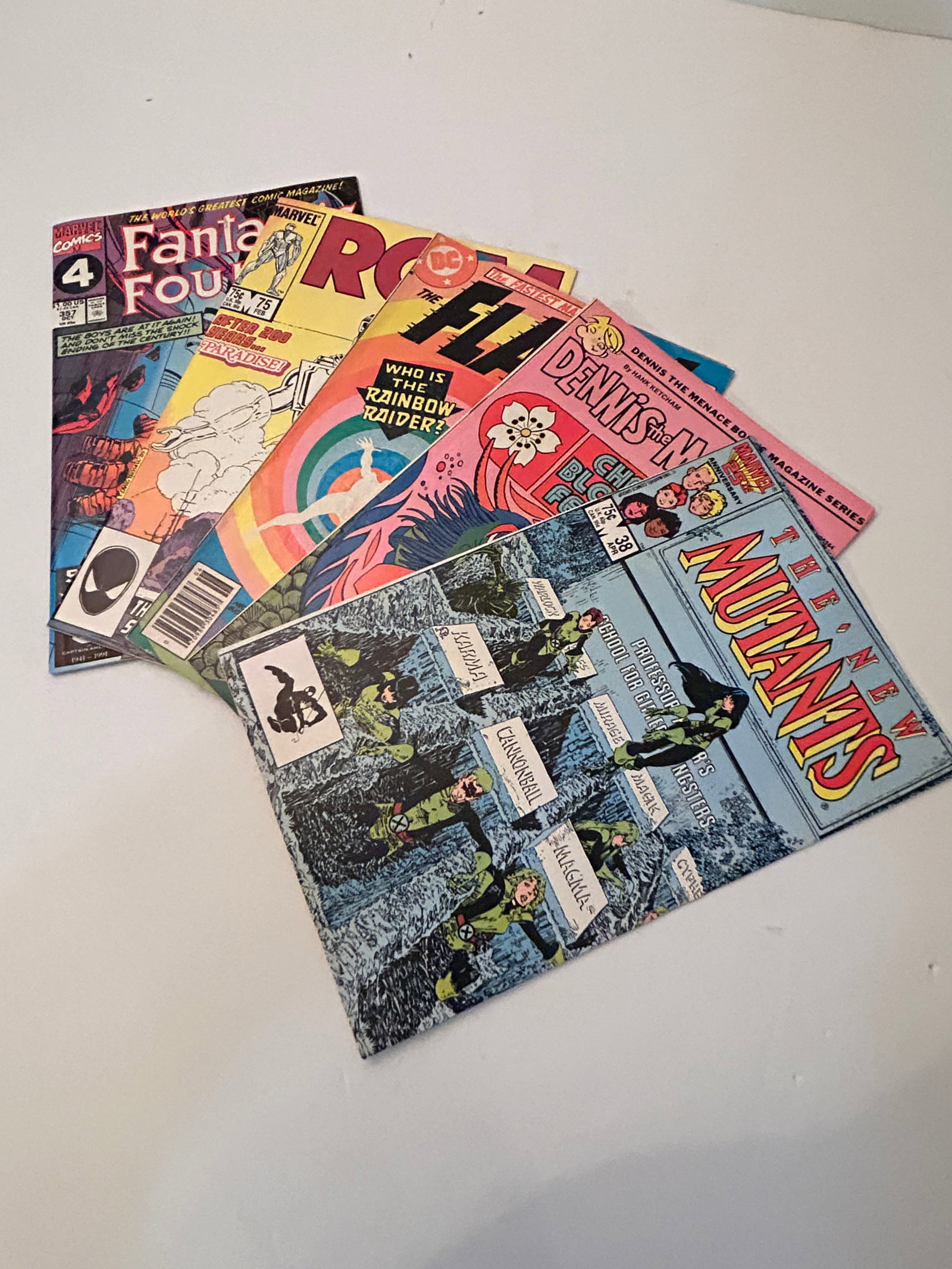 Vintage Lot Of 5 Comic Books: Vintage Lot Of 5 Comic Books Please view all photos as they are part of the description and condition of this Item, Feel free to contact me with questions or picture requests! Used Item AS IS