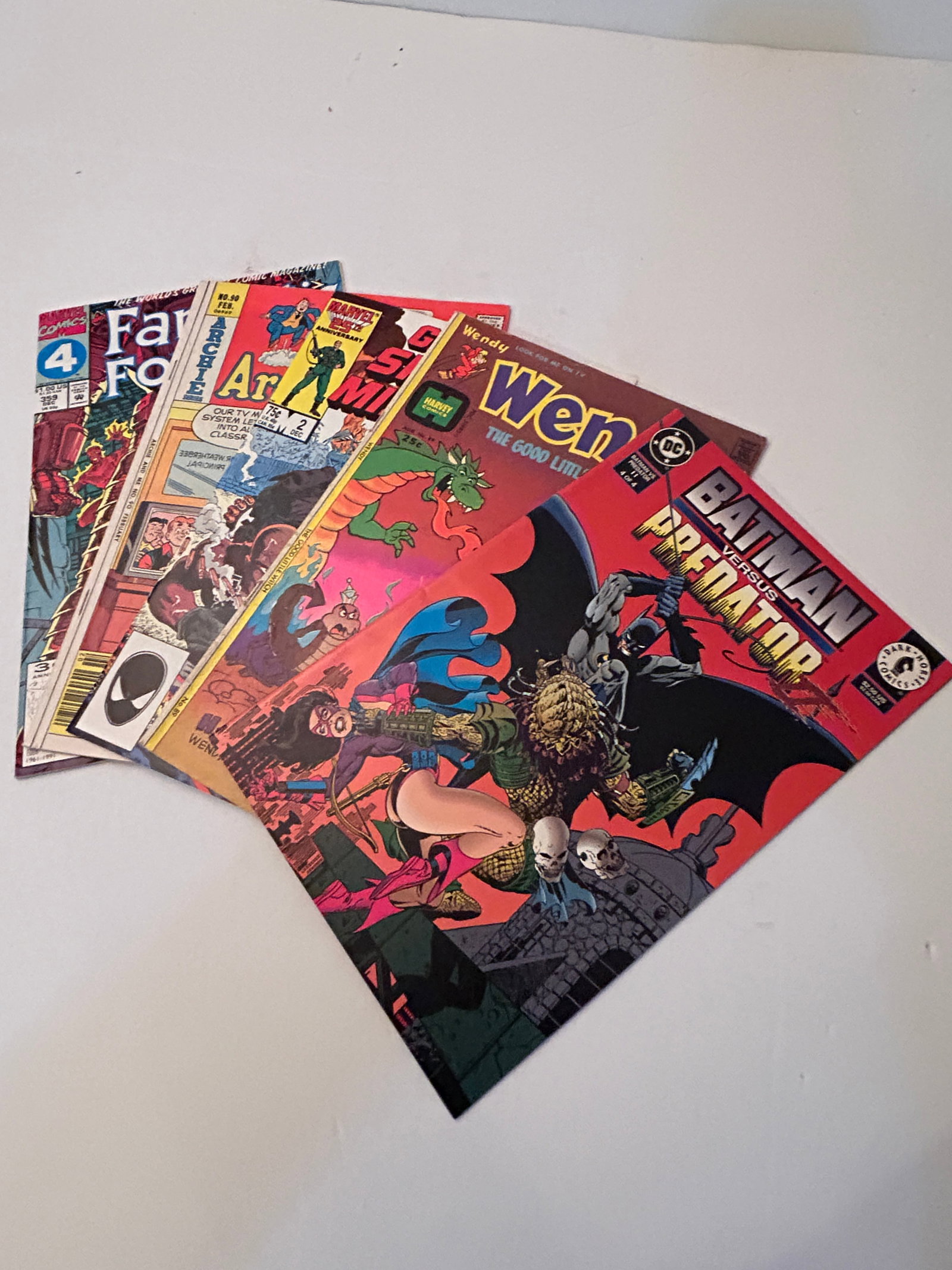 Vintage Lot Of 5 Comic Books: Vintage Lot Of 5 Comic Books Please view all photos as they are part of the description and condition of this Item, Feel free to contact me with questions or picture requests! Used Item AS IS
