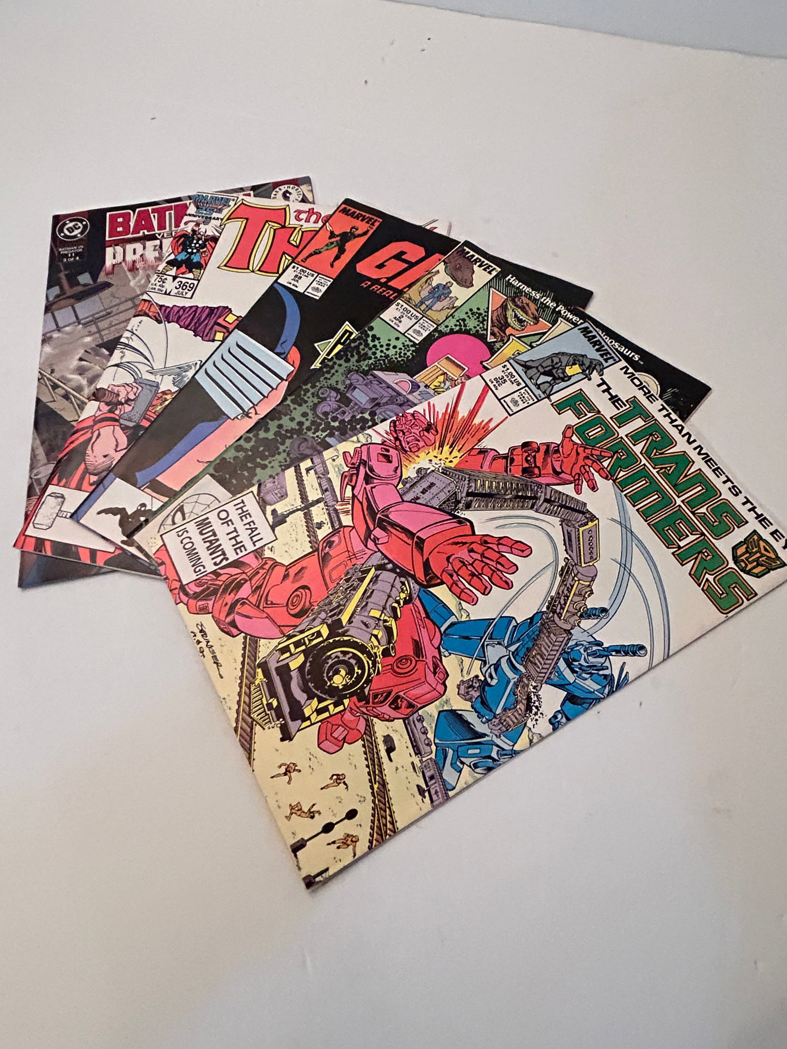Vintage Lot Of 5 Comic Books: Vintage Lot Of 5 Comic Books Please view all photos as they are part of the description and condition of this Item, Feel free to contact me with questions or picture requests! Used Item AS IS
