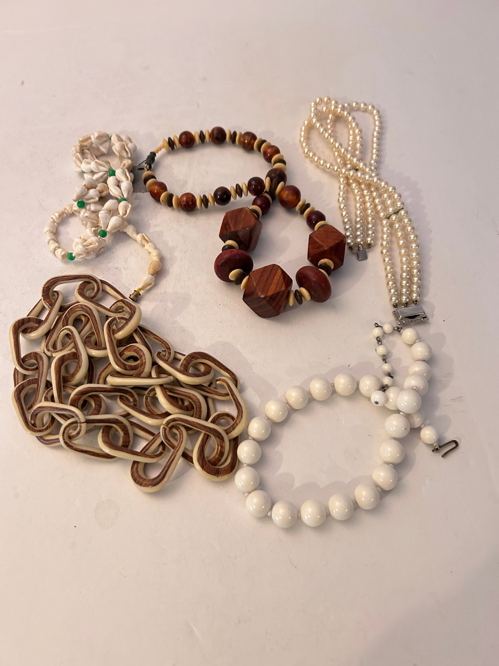 Vintage Lot Of 5 Necklaces (1 of 3)