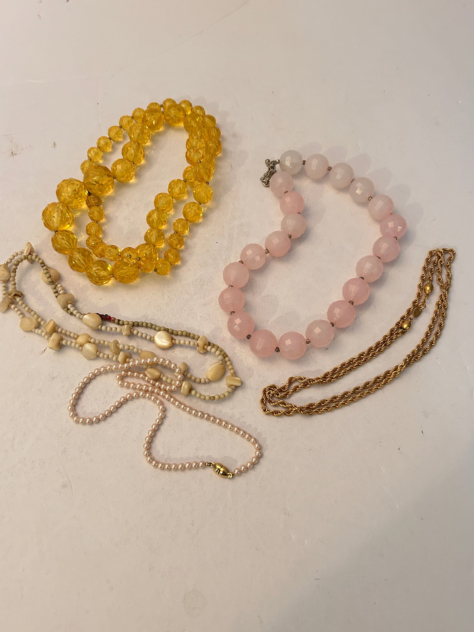 Vintage Lot Of 5 Higher End Necklaces: Vintage Lot Of 5 Higher End Necklaces Please view all photos as they are part of the description and condition of this Item, Feel free to contact me with questions or picture requests! Used Item AS IS