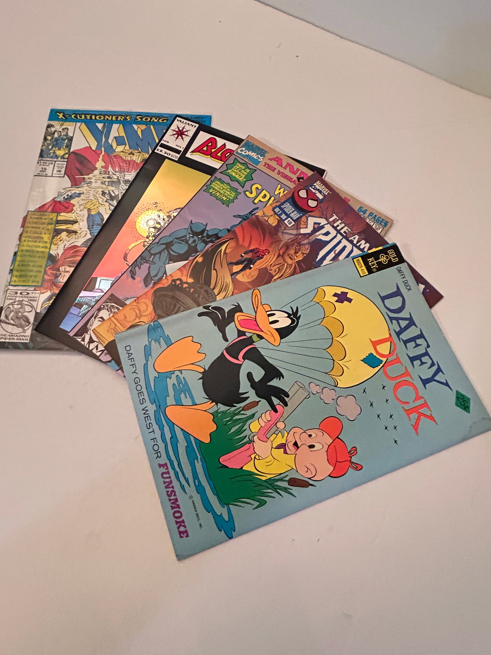 Vintage Lot Of 5 Comics: Vintage Lot Of 5 Comics Please view all photos as they are part of the description and condition of this Item, Feel free to contact me with questions or picture requests! Used Item AS IS