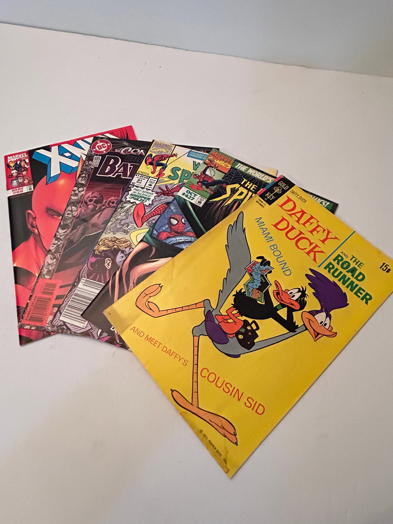 Vintage Lot Of 5 Comics: Vintage Lot Of 5 Comics Please view all photos as they are part of the description and condition of this Item, Feel free to contact me with questions or picture requests! Used Item AS IS