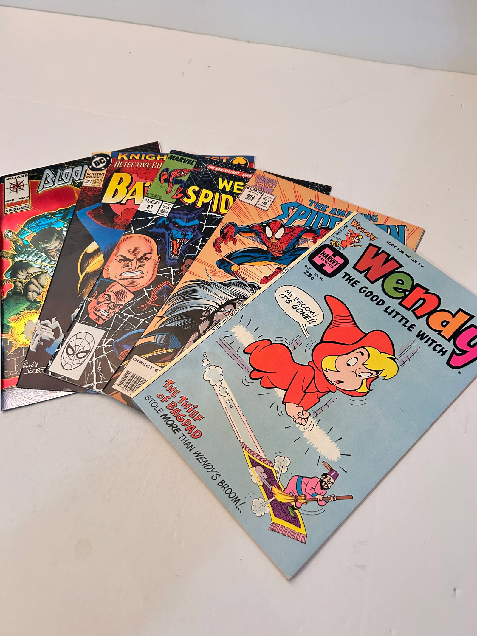 Vintage Lot Of 5 Comics: Vintage Lot Of 5 Comics Please view all photos as they are part of the description and condition of this Item, Feel free to contact me with questions or picture requests! Used Item AS IS