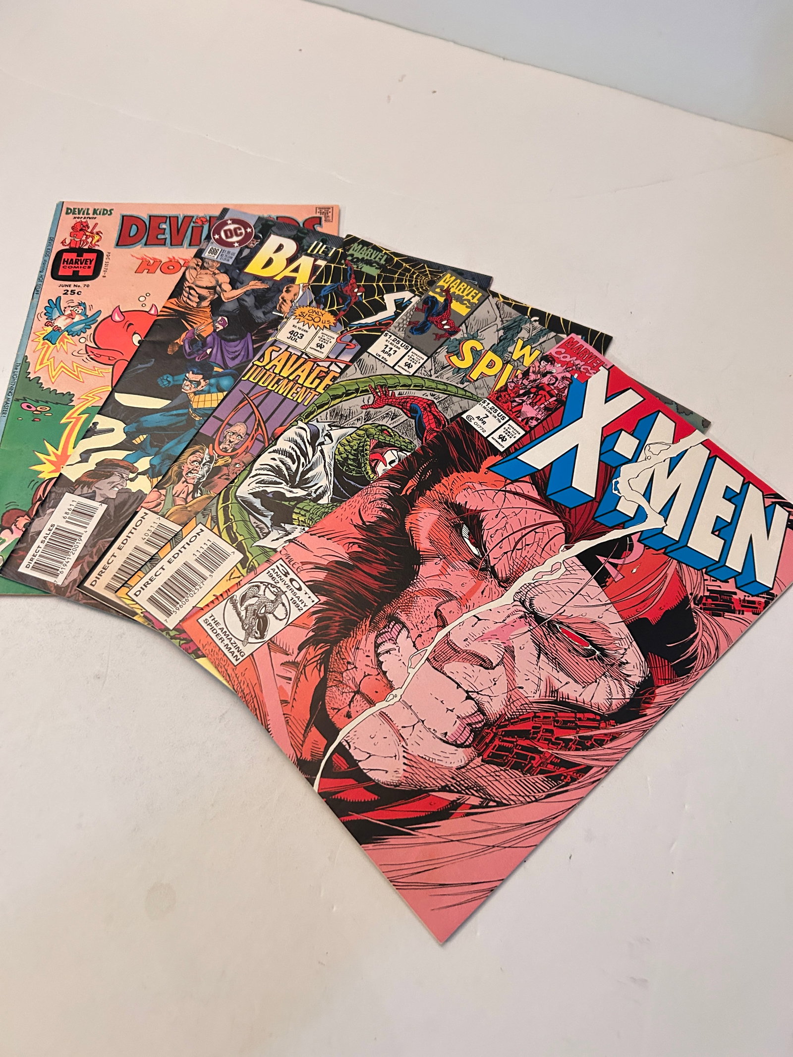 Vintage Lot Of 5 Comics: Vintage Lot Of 5 Comics Please view all photos as they are part of the description and condition of this Item, Feel free to contact me with questions or picture requests! Used Item AS IS