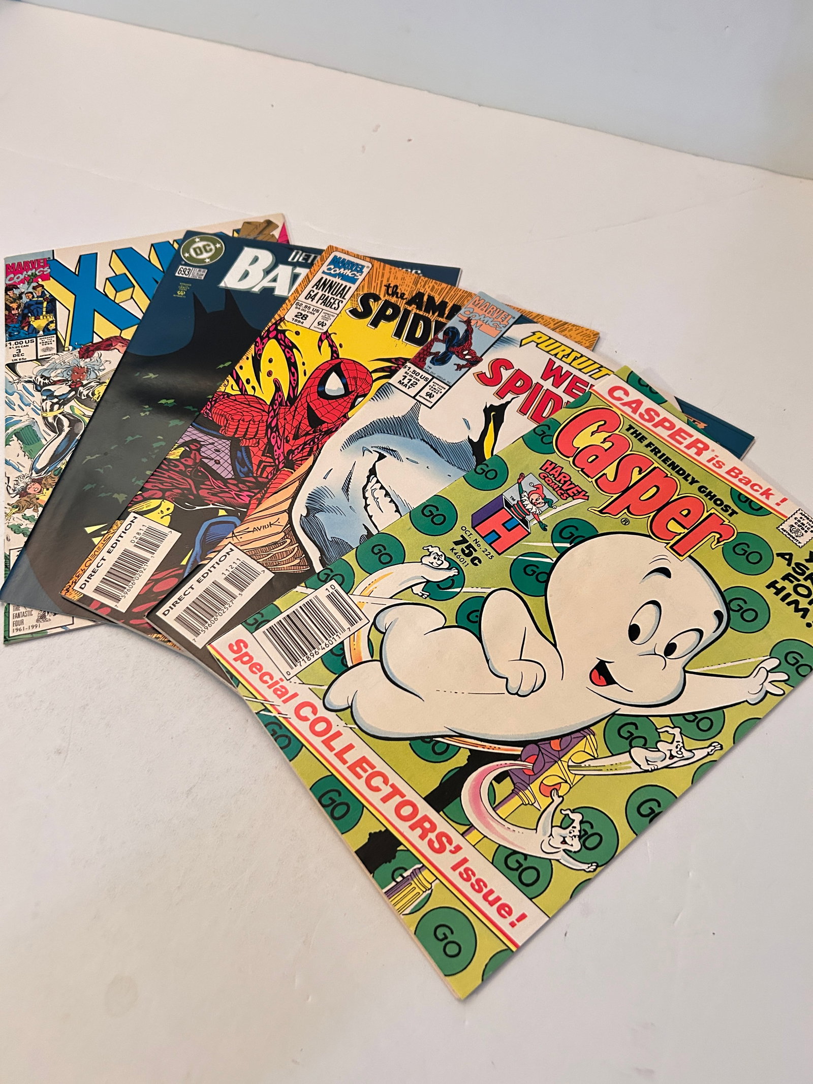 Vintage Lot Of 5 Comics: Vintage Lot Of 5 Comics Please view all photos as they are part of the description and condition of this Item, Feel free to contact me with questions or picture requests! Used Item AS IS